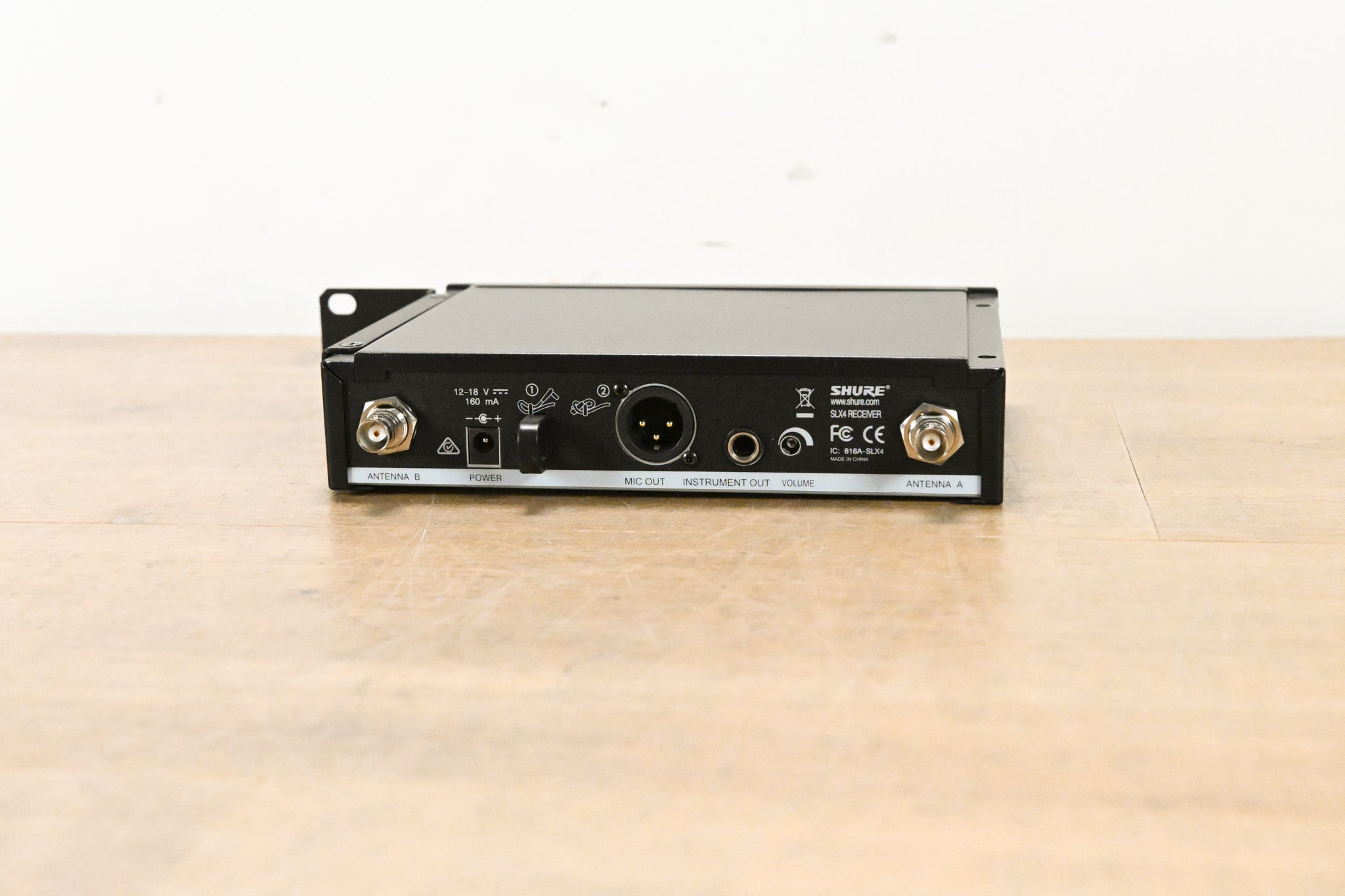 Shure SLX4 Wireless Receiver - G4 Band: 470-494 MHz (NO POWER SUPPLY)