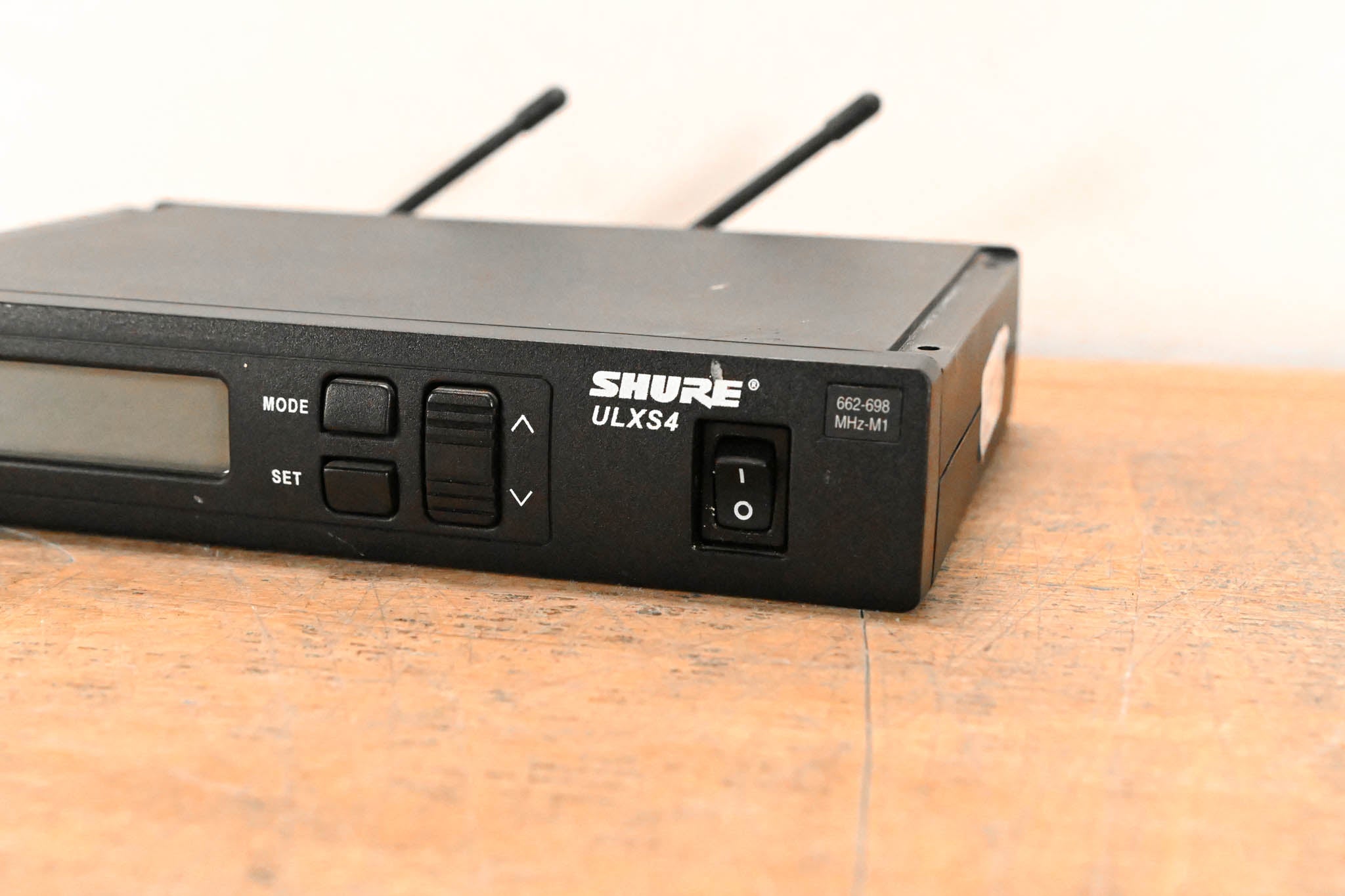 Shure ULXS4 Wireless Receiver - M1 Band: 662-698 MHz (NO POWER SUPPLY)