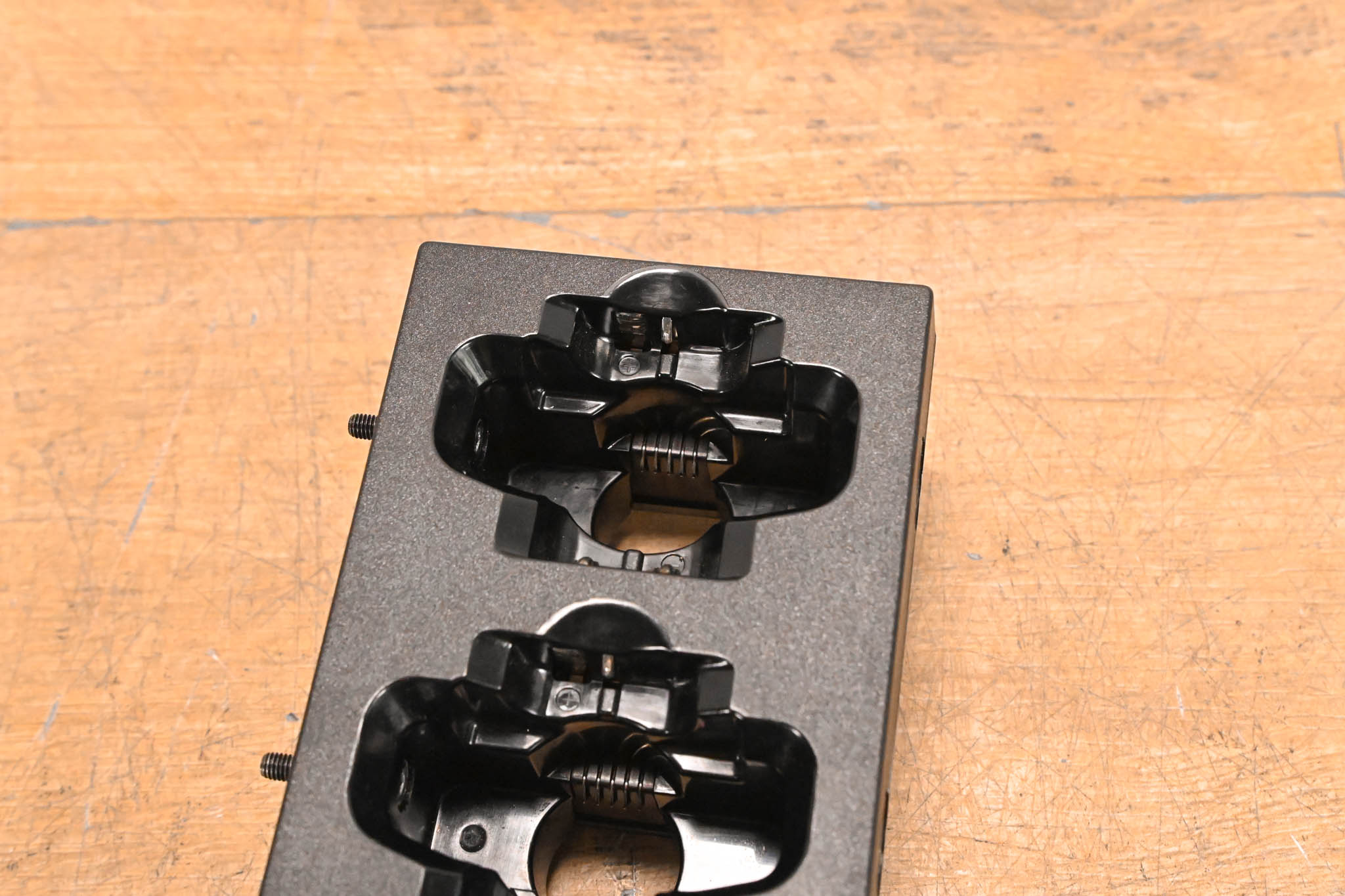 Shure SBC200 Dual Docking Recharging Station (NO POWER SUPPLY)