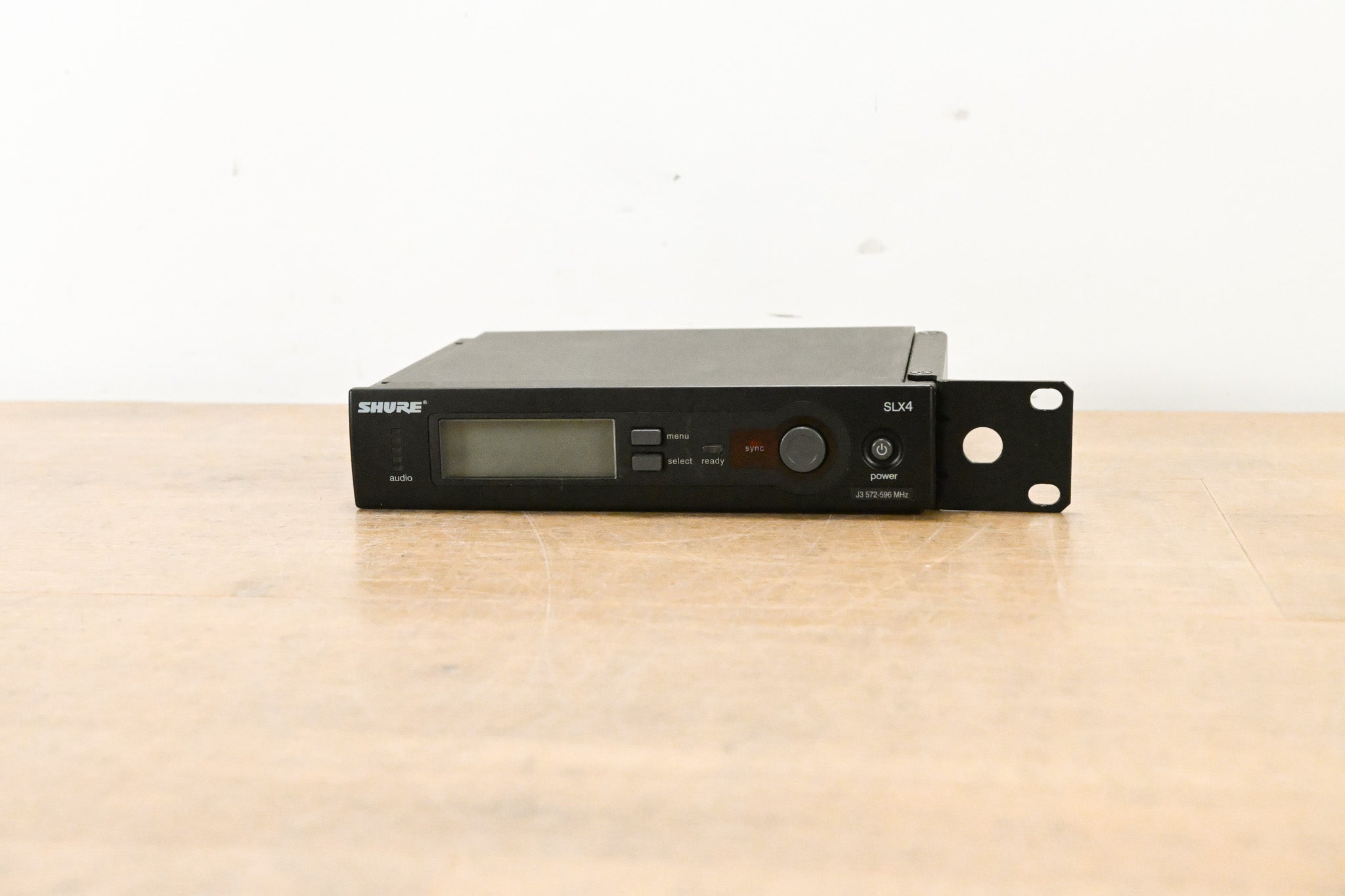 Shure SLX4 Wireless Receiver - J3 Band: 572-596 MHz (NO POWER SUPPLY)