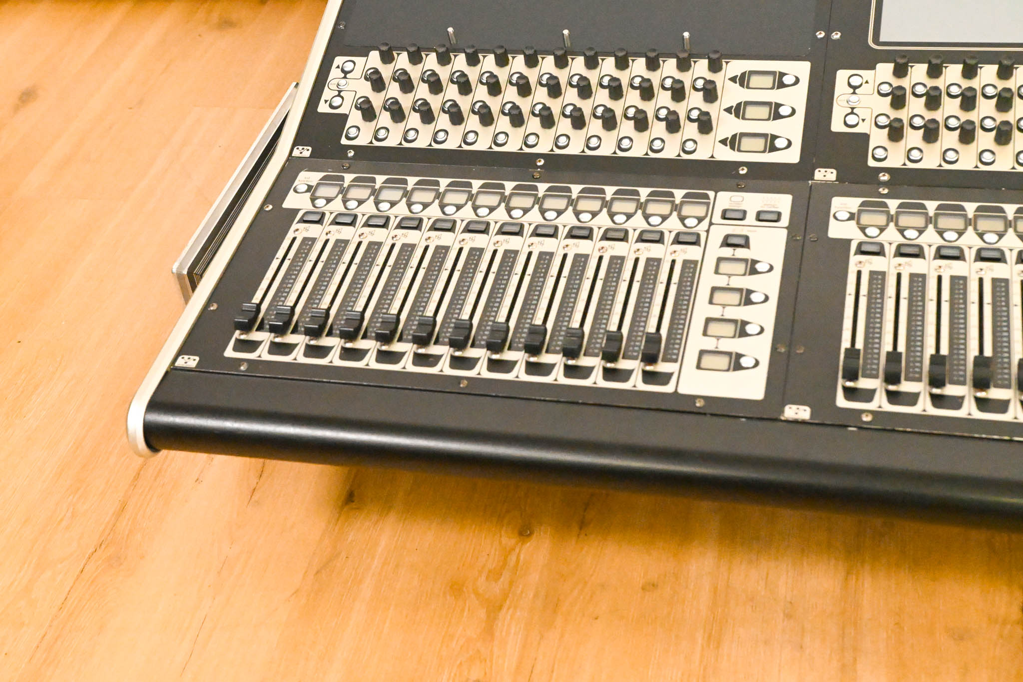 DiGiCo SD8 Digital Mixing Console w/ Waves Card, ST Optical & Road Case