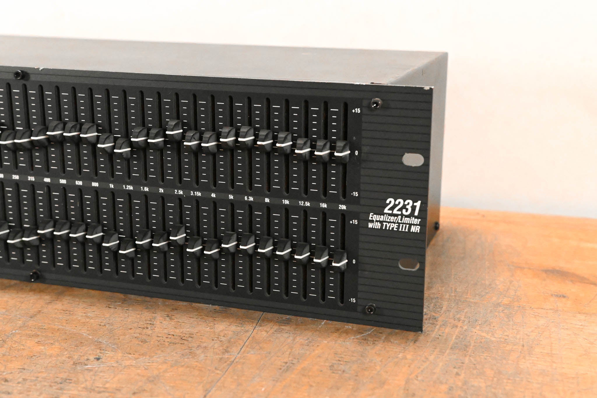 dbx 2231 Dual-Channel 31-Band Graphic Equalizer/Limiter