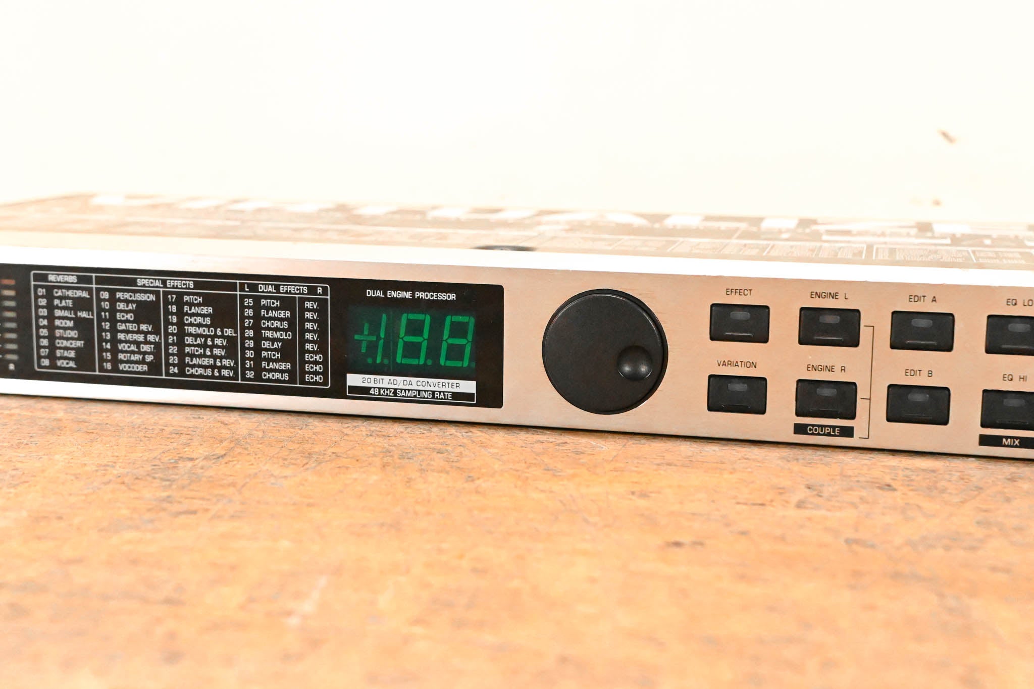 Behringer DSP 1000 Virtualizer 24-Bit Digital Effects Processor