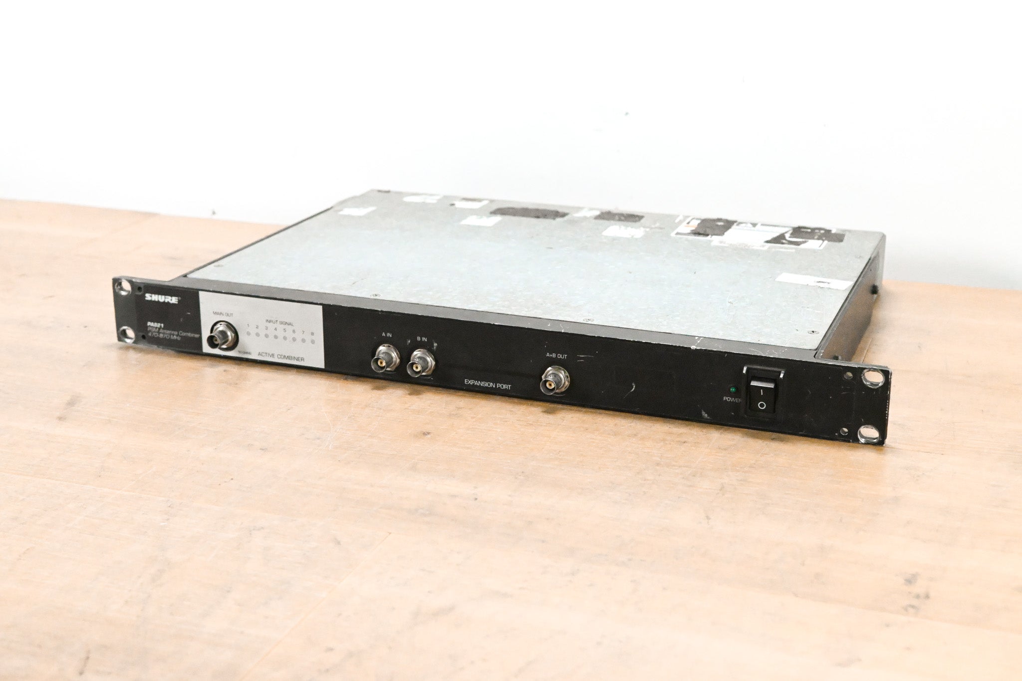 Shure PA821 470-870 MHz Antenna Combiner