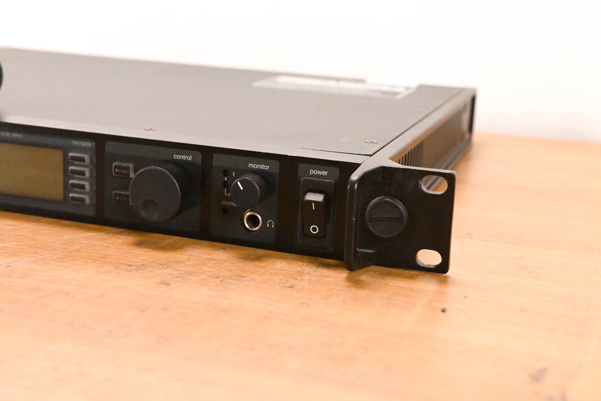 Shure UR4D Wireless Receiver w/ UR2/SM58 Handheld Transmitter - H4 Band