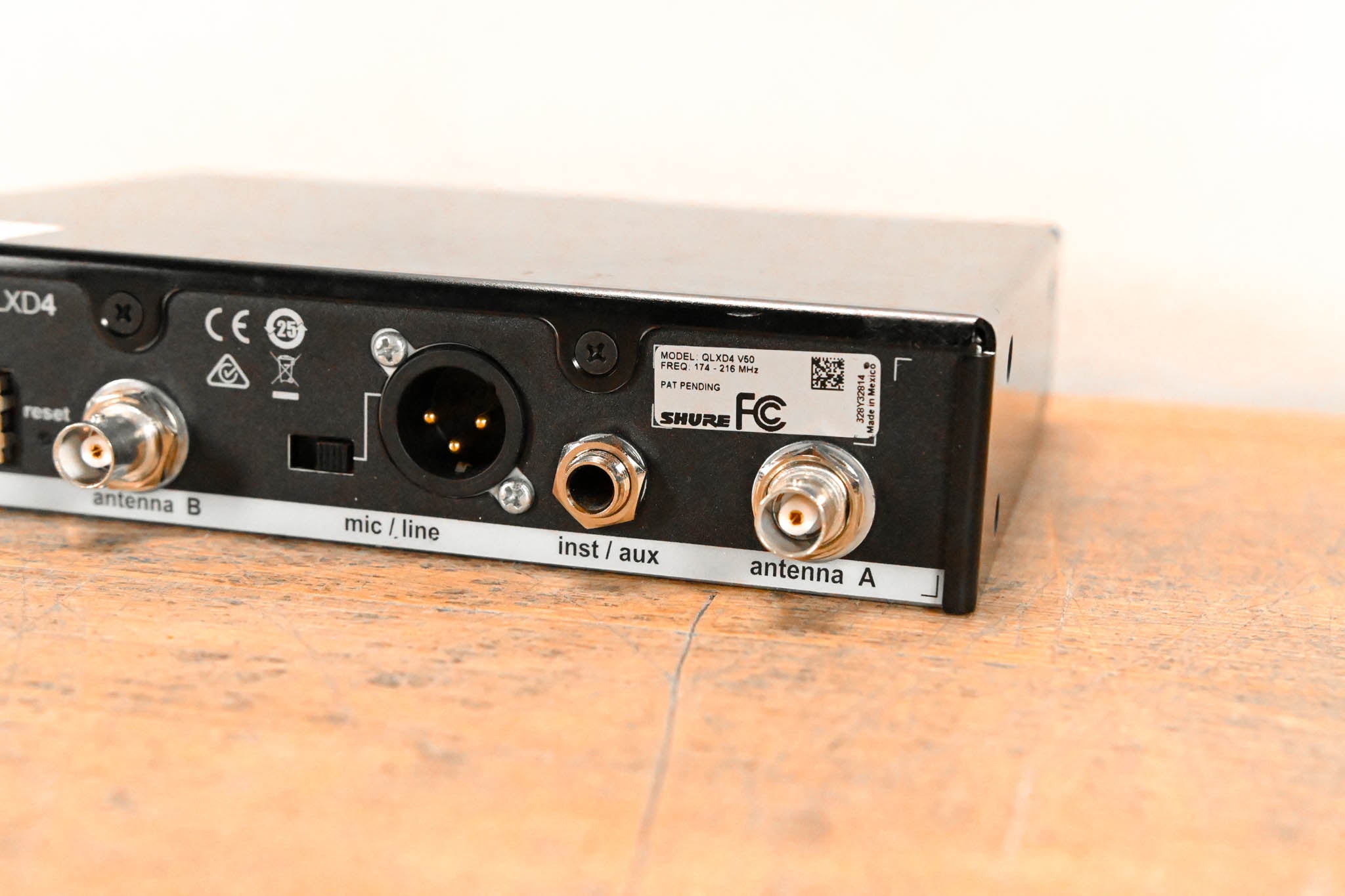 Shure QLXD4 Digital Wireless Receiver - V50 Band (NO POWER SUPPLY)