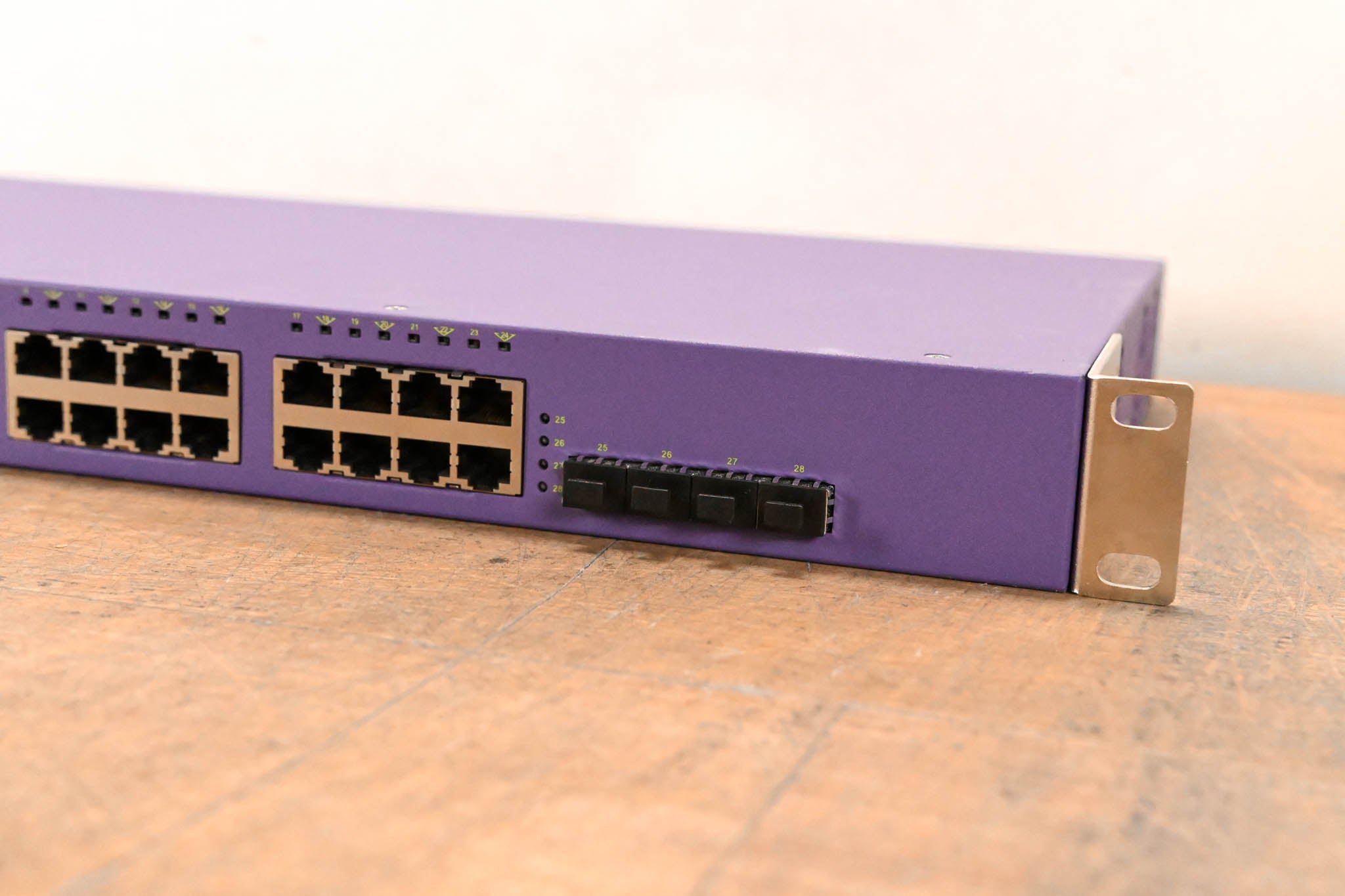 Extreme Networks Summit X430-24p 24-Port Managed Gigabit PoE Switch