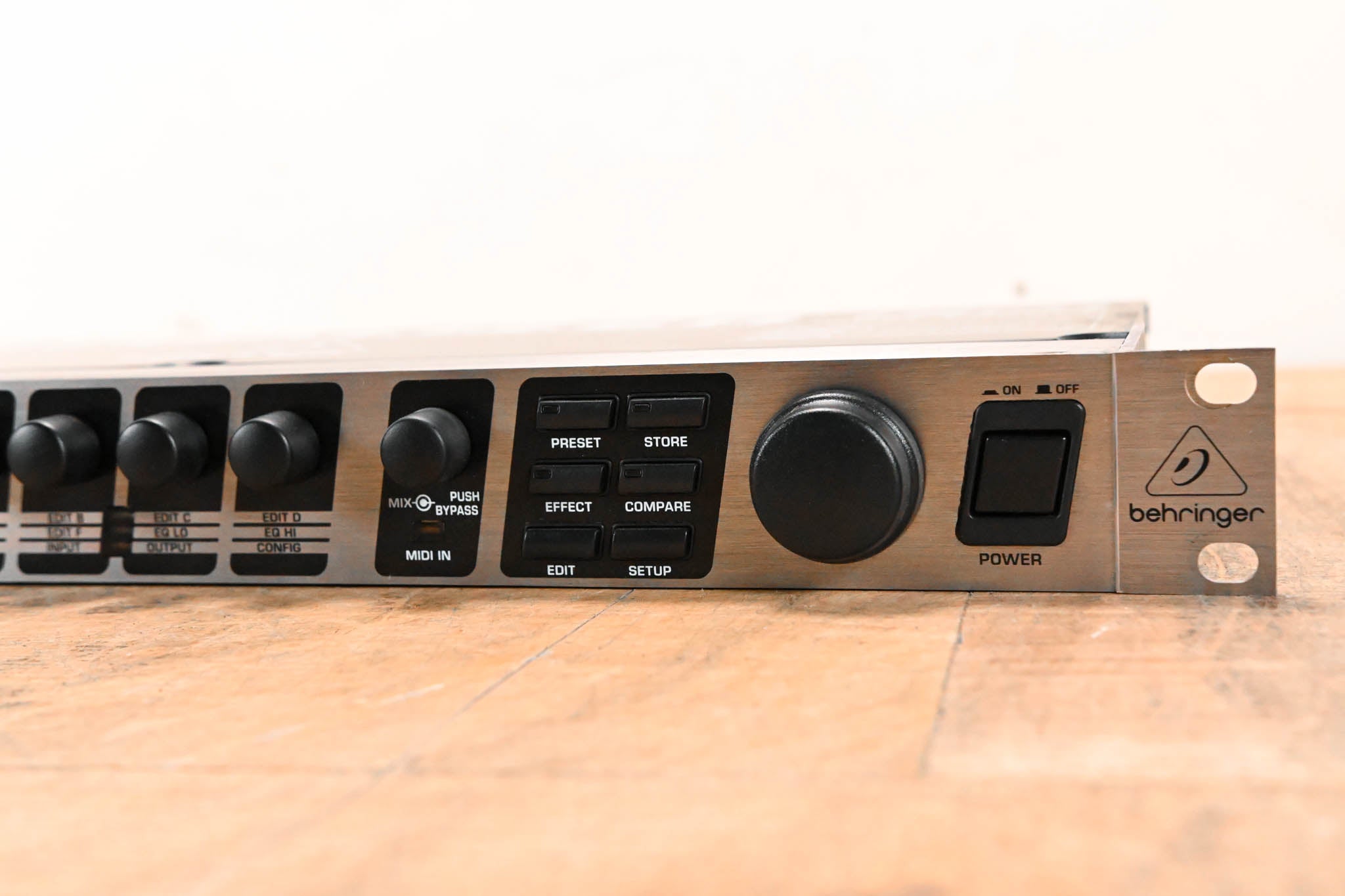 Behringer VIRTUALIZER 3D FX2000 3D Multi-Engine Effects Processor