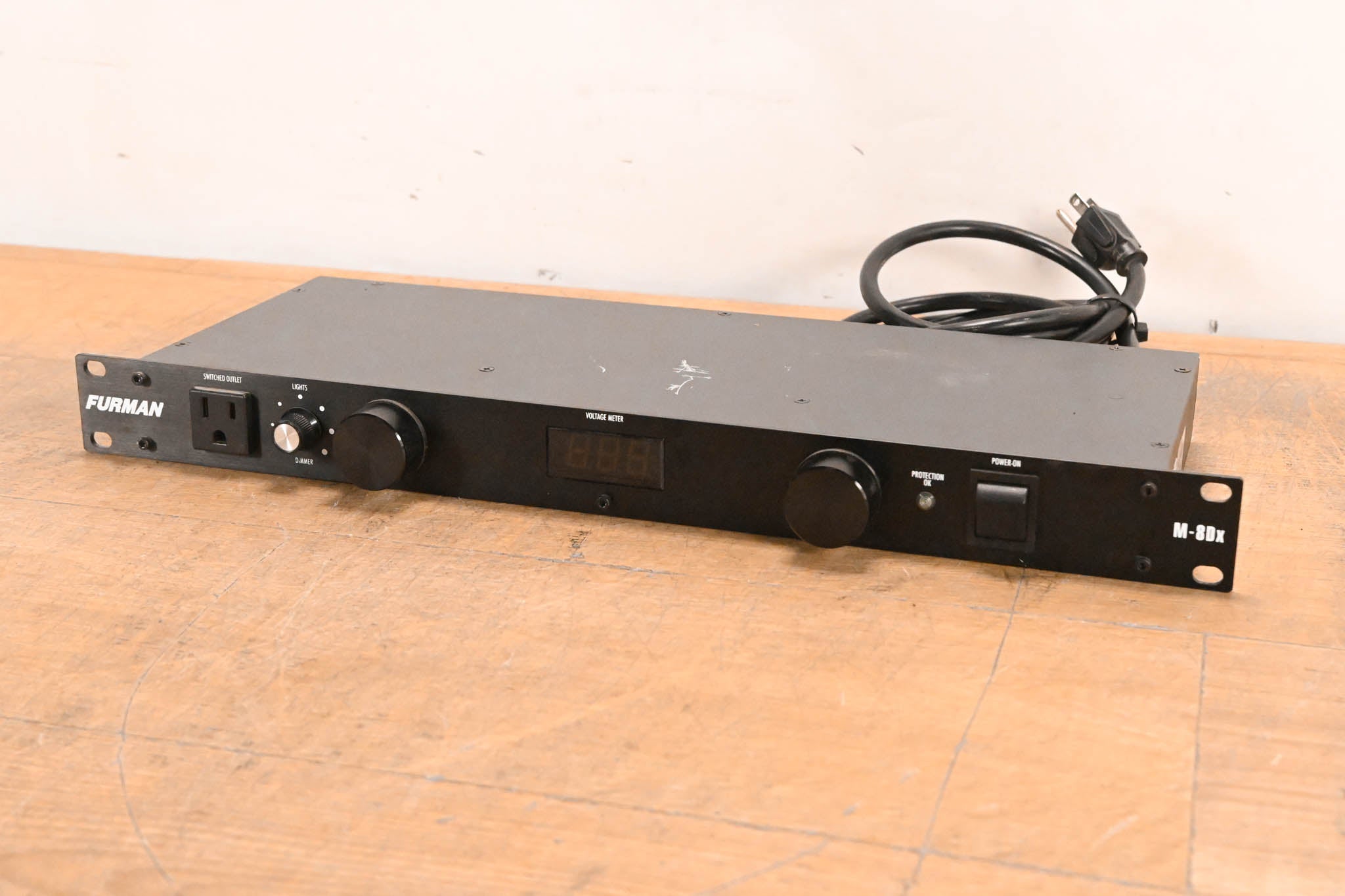 Furman M-8Dx 9-Outlet Power Conditioner