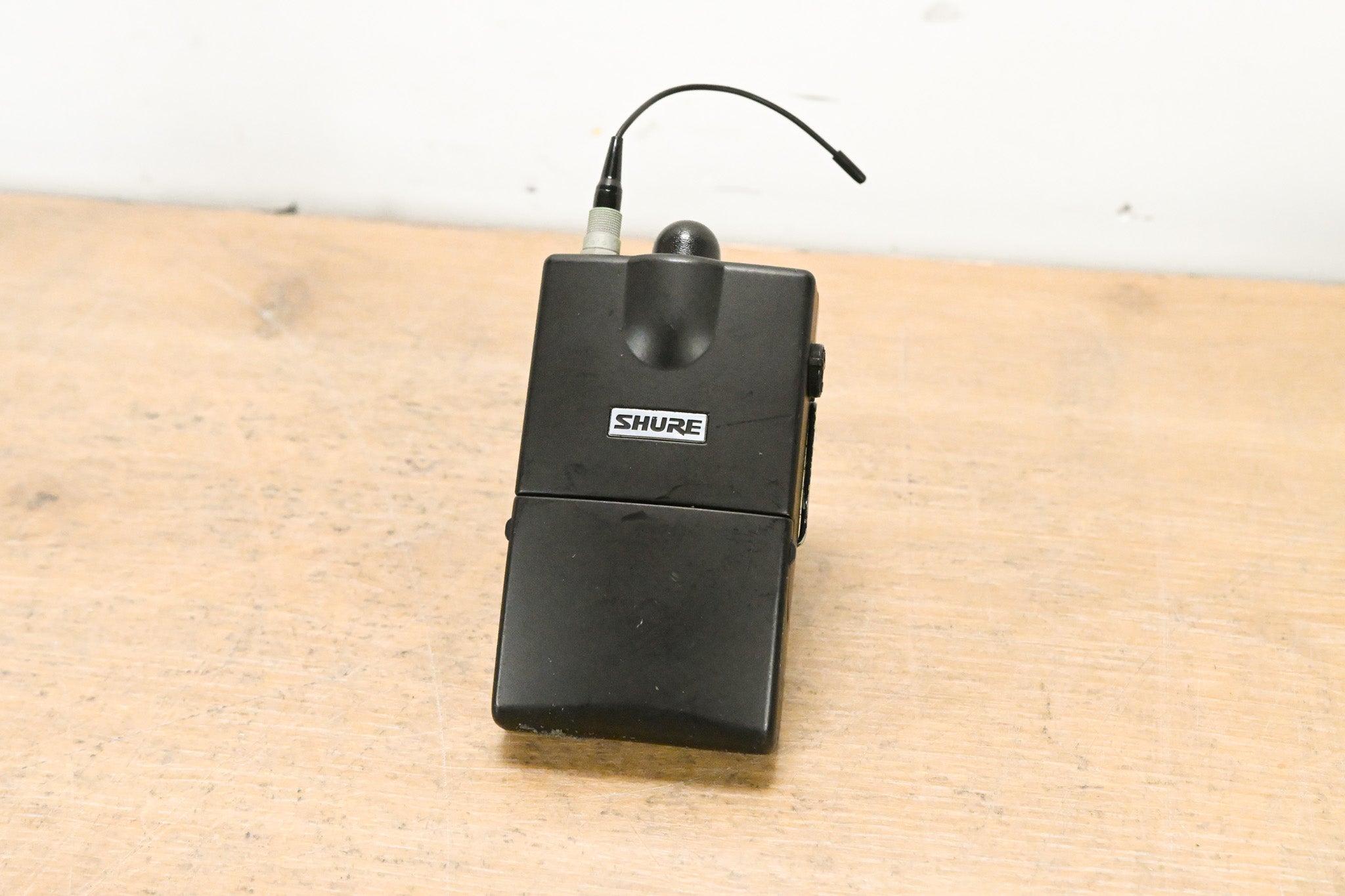 Shure PSM 700 Wireless In-Ear Monitoring System - H3 Band: 524-554 MHz