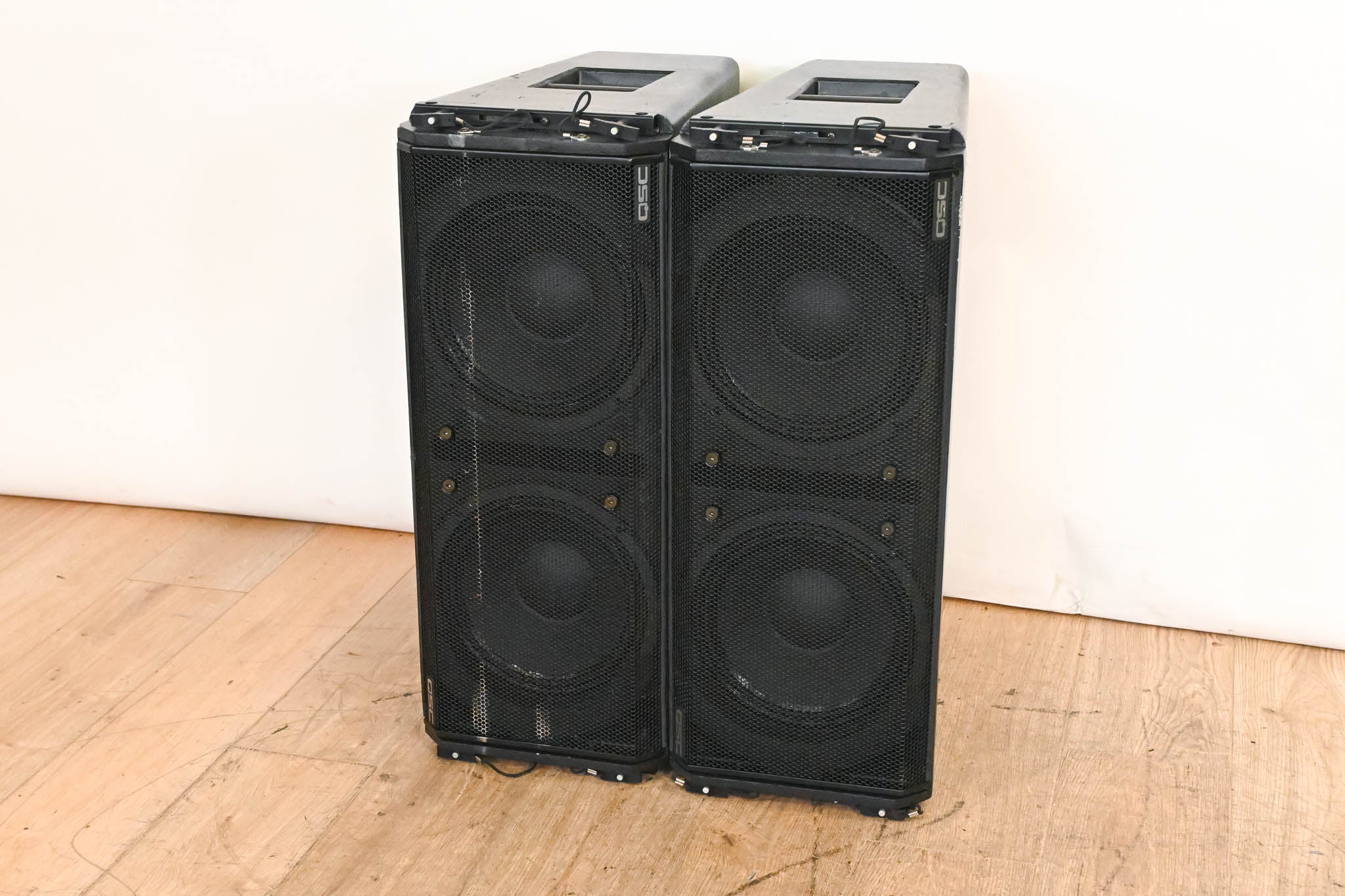QSC WideLine-10 Dual 10-Inch Wide Line Array Speaker (PAIR)