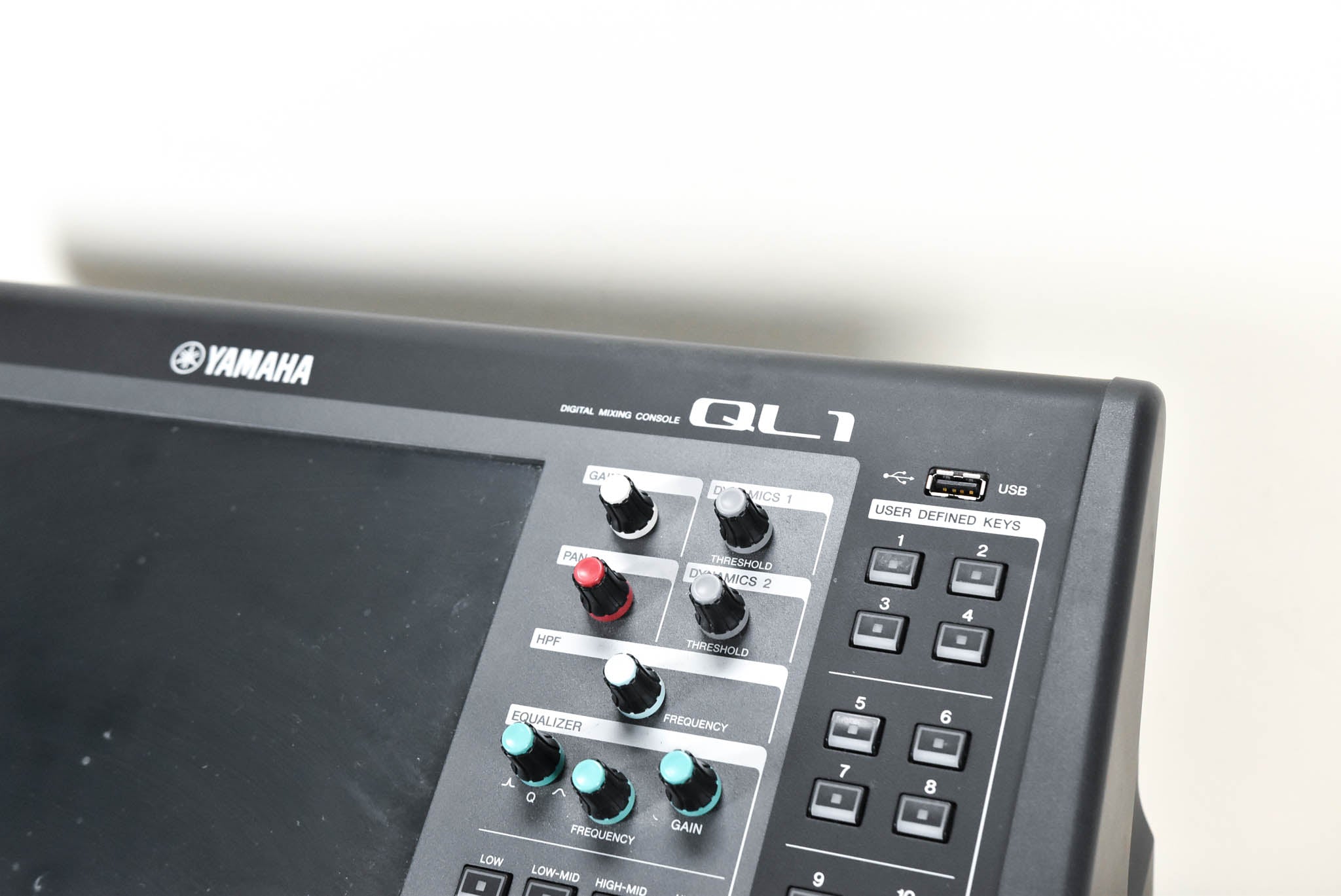 Yamaha QL1 16-Input / 8-Output Digital Mixing Console