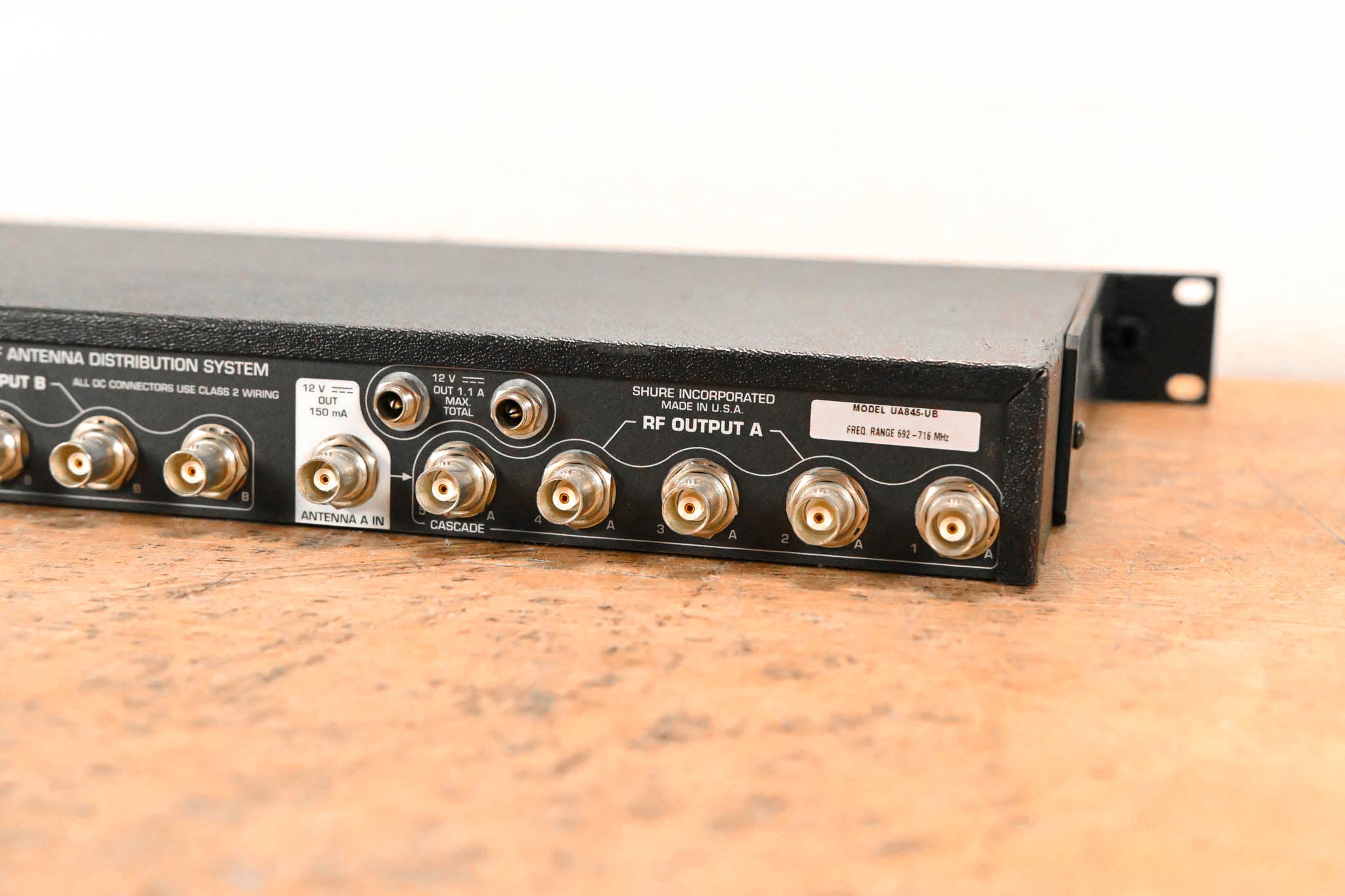 Shure UA845-UB UHF Antenna Distribution System - 692-716 MHz