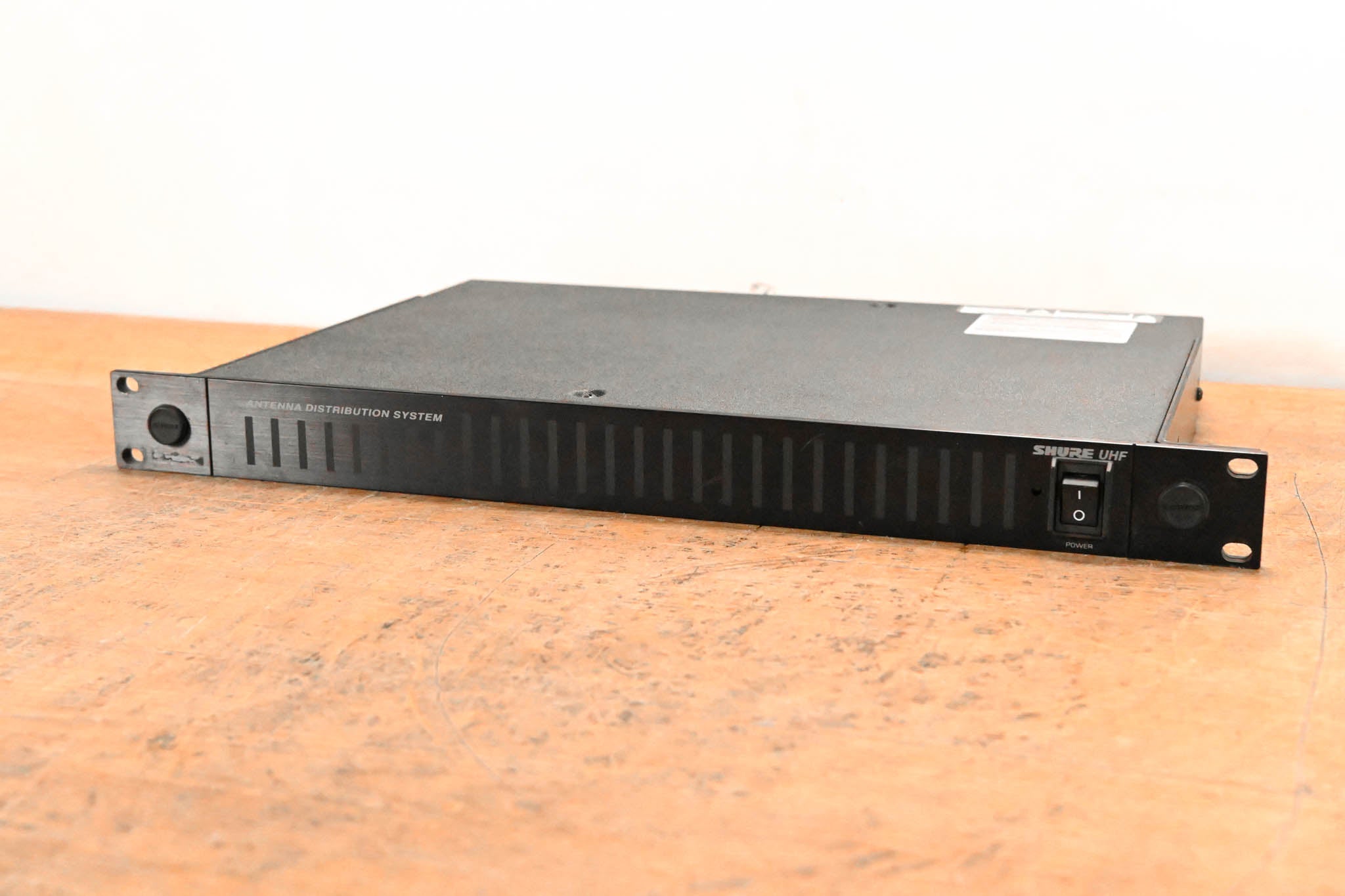 Shure UA845-UB UHF Antenna Distribution System - 692-716 MHz