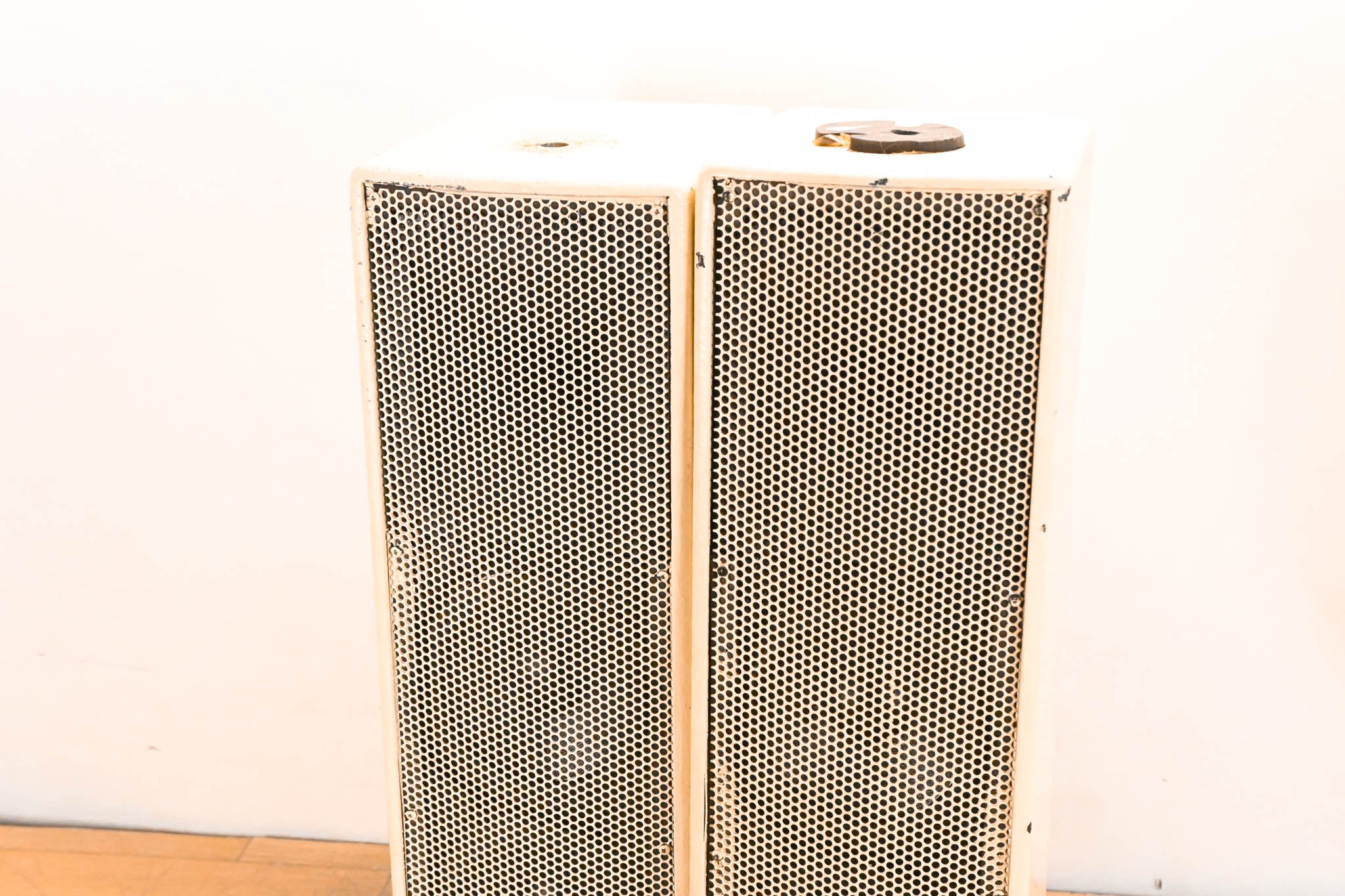 EAW UB52 Two-Way Full-Range Loudspeaker - White (PAIR)
