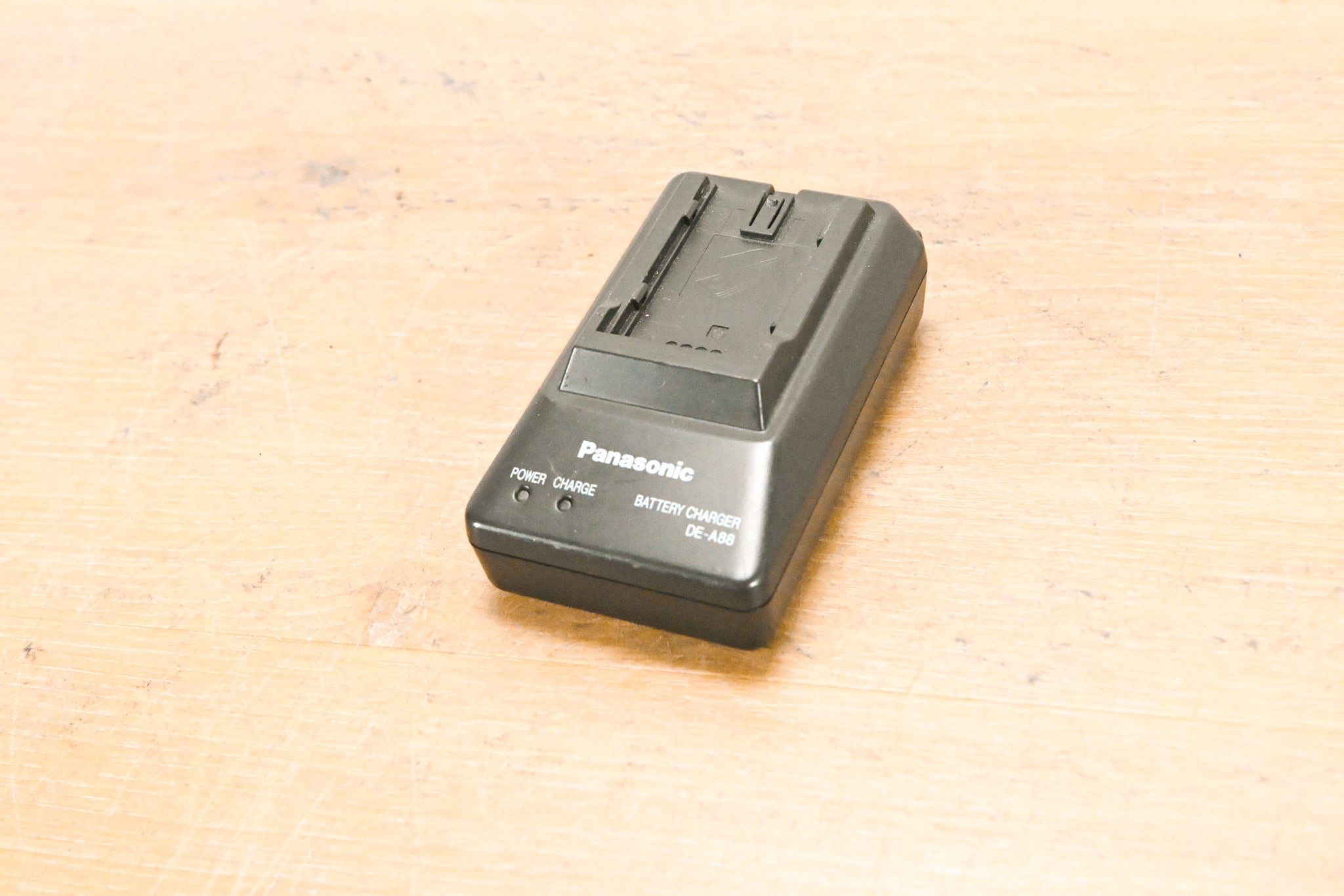 Panasonic DE-A88 Battery Charger (NO POWER SUPPLY)