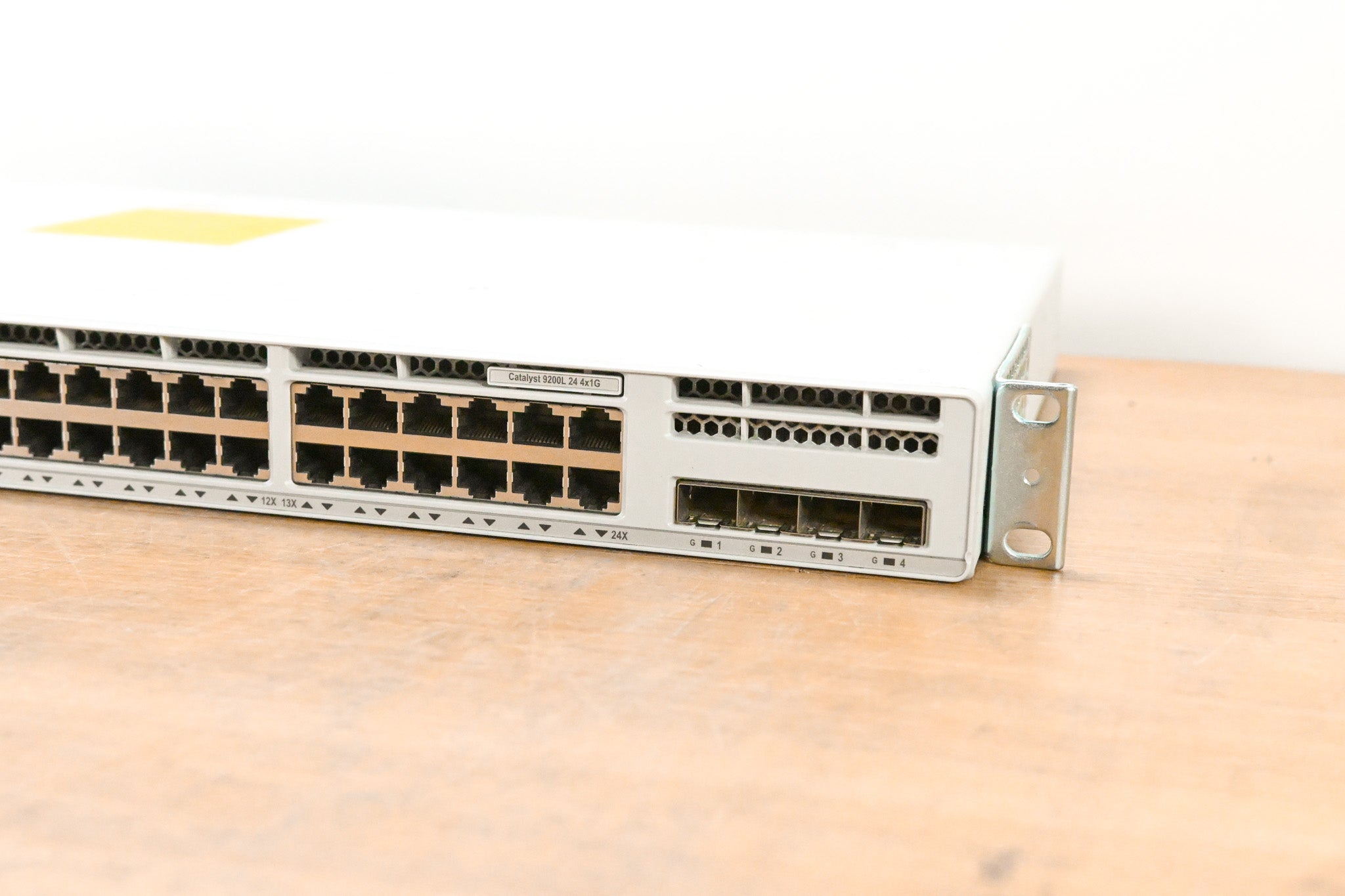 Cisco Catalyst C9200L-24T-4G-E V01 24-Port PoE+ Switch with 4x1G Uplinks