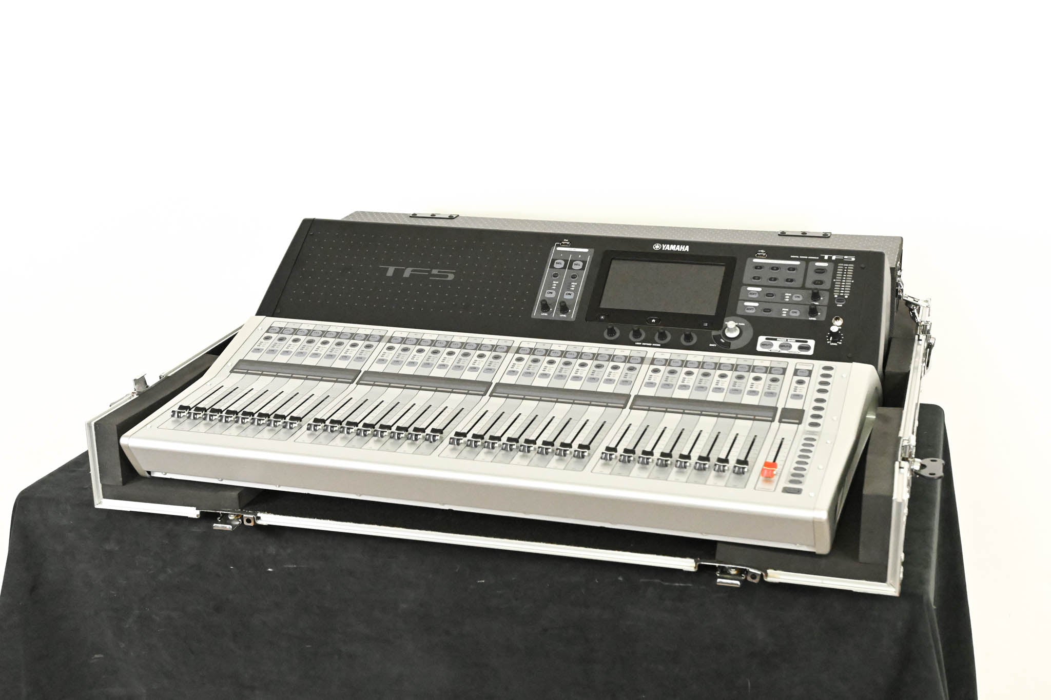 Yamaha TF5 32-Input Digital Mixing Console with Road Case