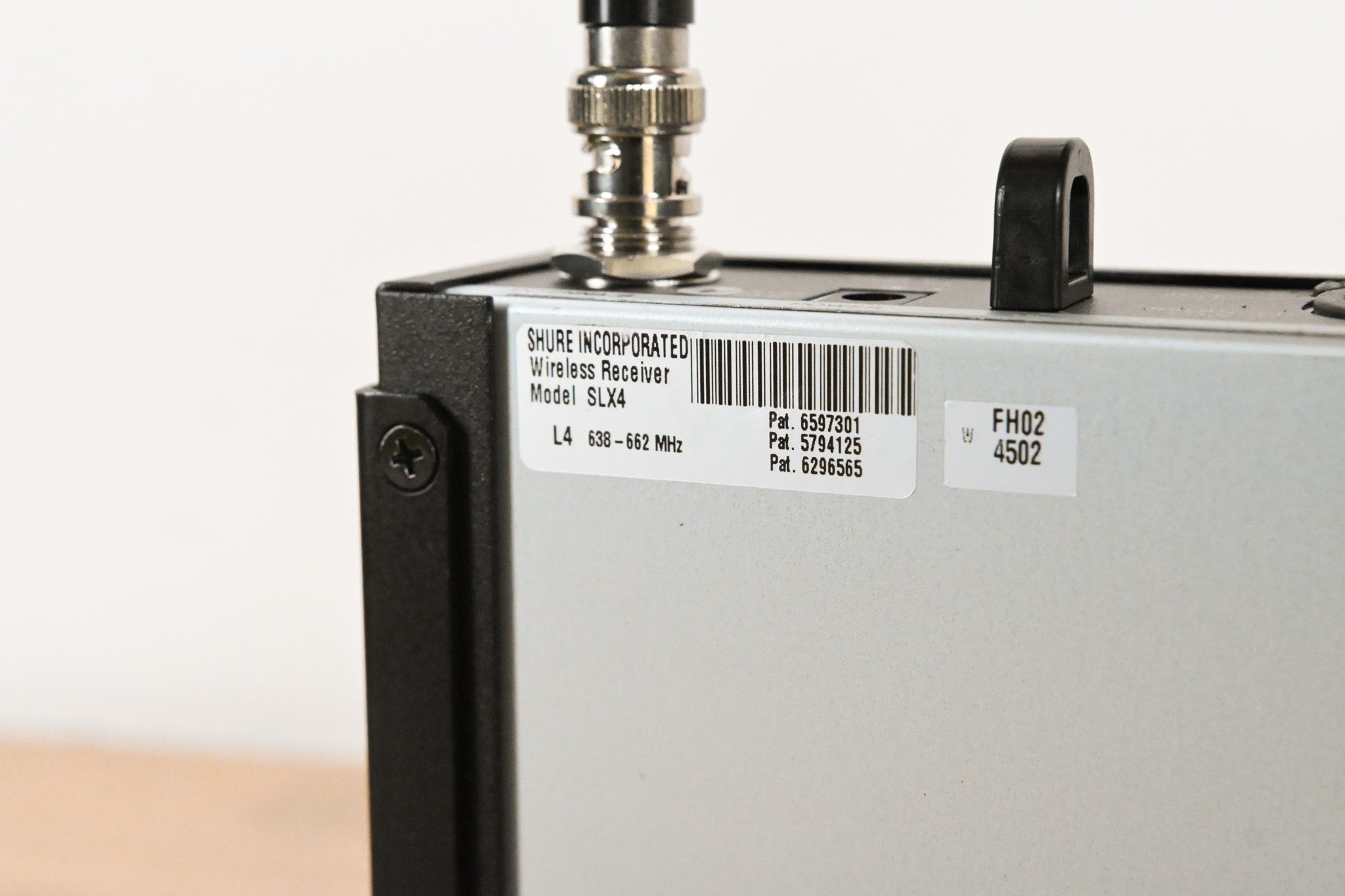 Shure SLX4 Wireless Receiver - L4 Band: 638-662 MHz (NO POWER SUPPLY)