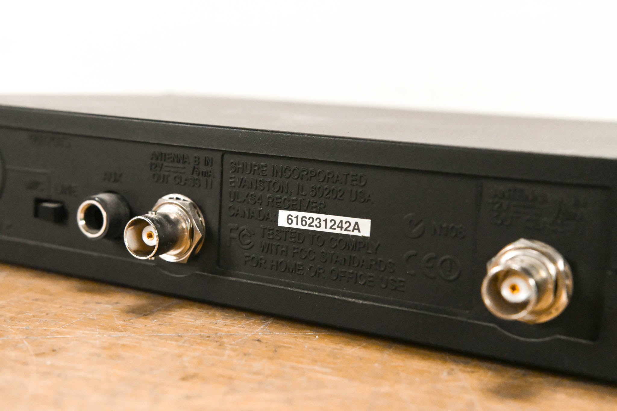 Shure ULXS4 Wireless Receiver - M1 Band: 662-698 MHz (NO POWER SUPPLY)