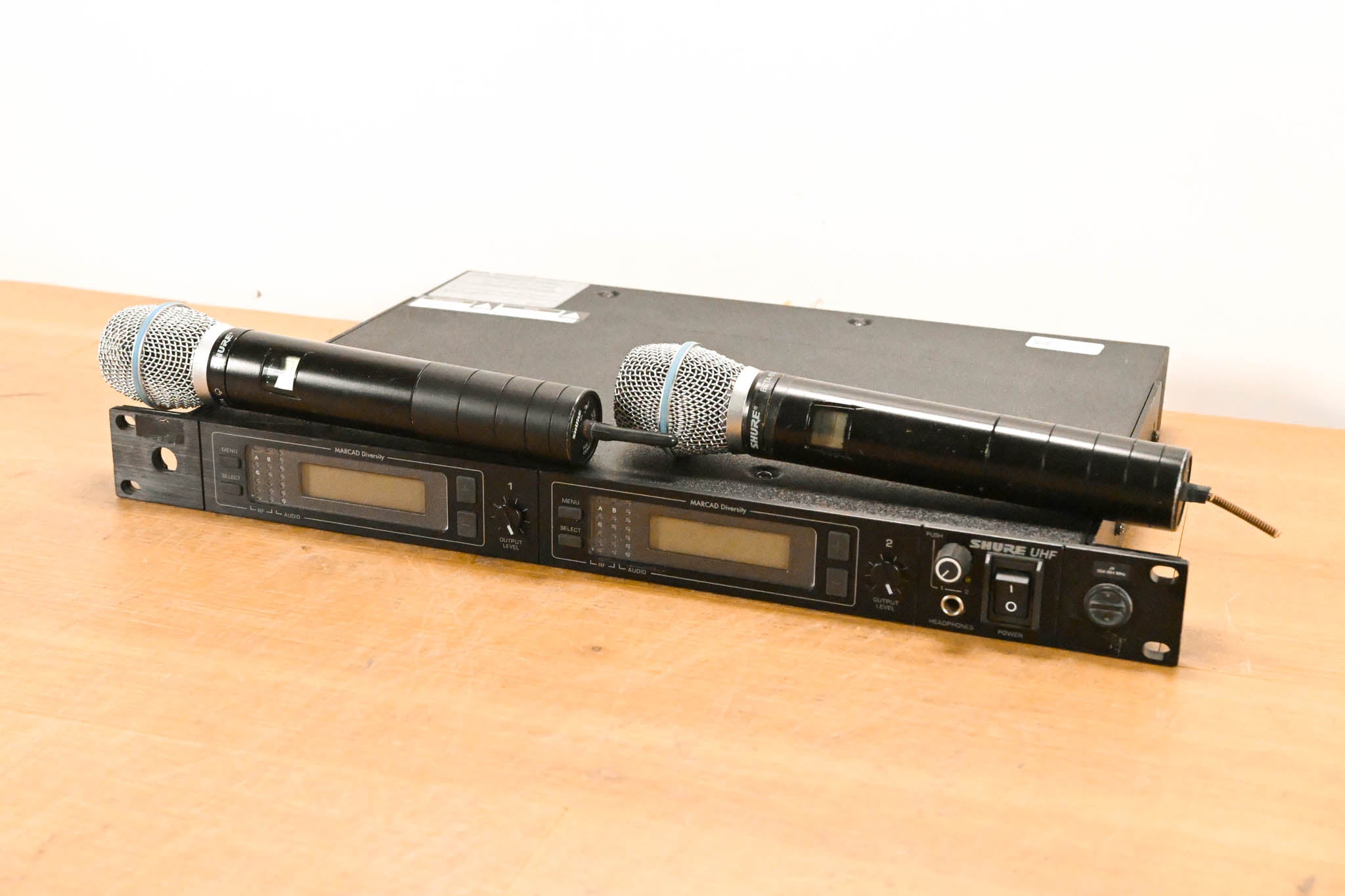 Shure U4D-J4 Wireless Receiver w/ two U2/BETA87A Handheld Mics - J4 Band