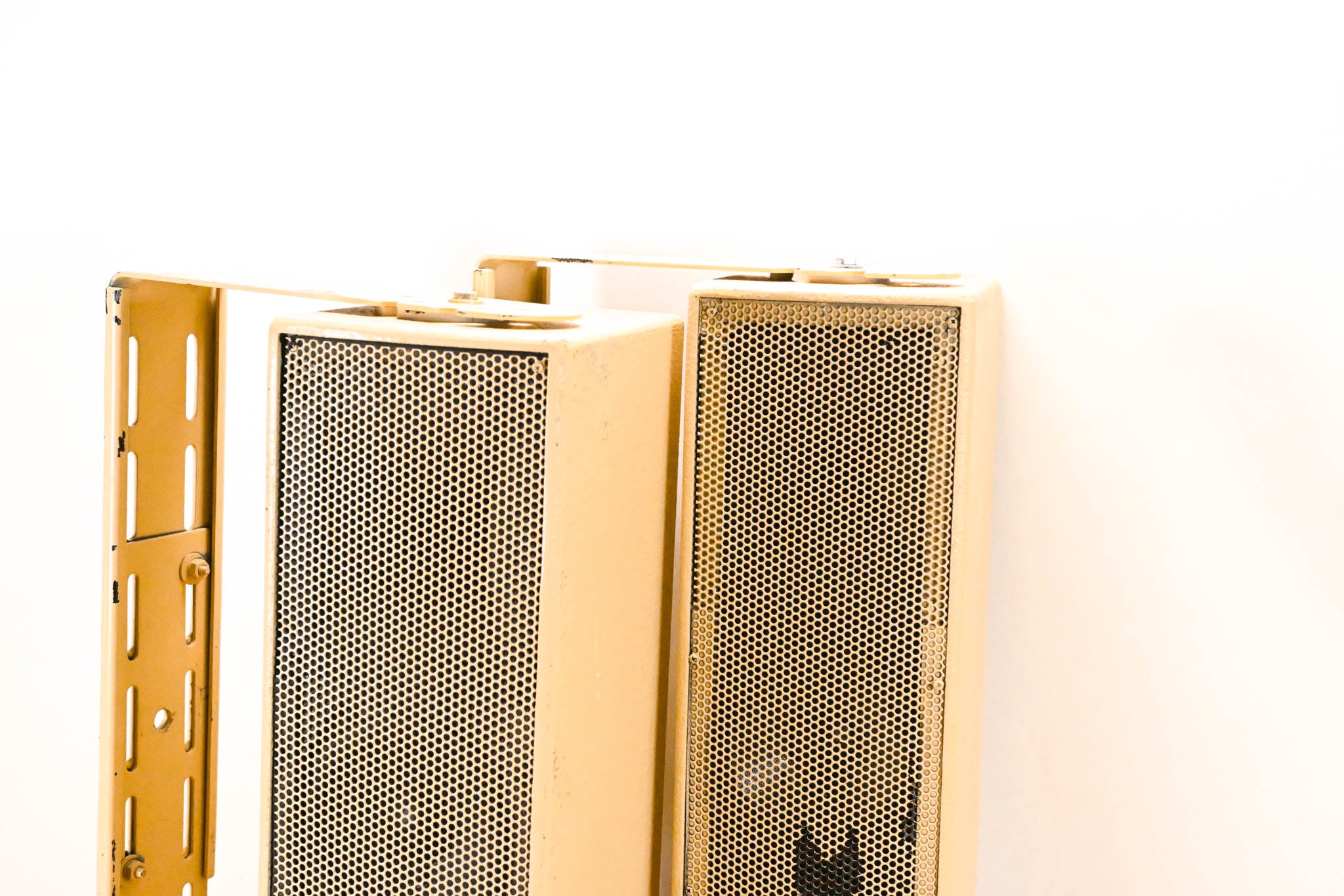 EAW UB52 Two-Way Full-Range Loudspeaker (PAIR)