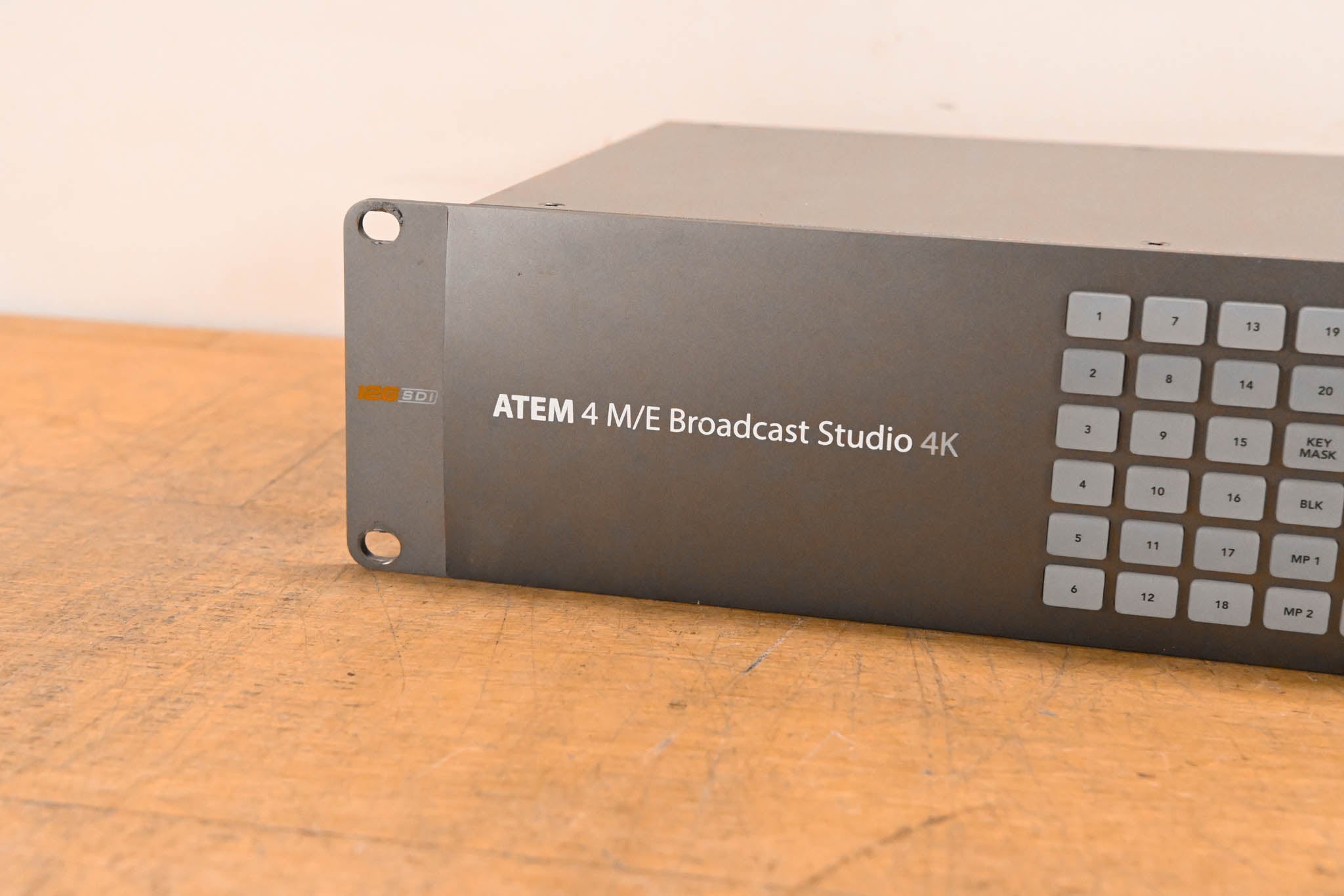 Blackmagic Design ATEM 4 M/E Broadcast Studio 4K