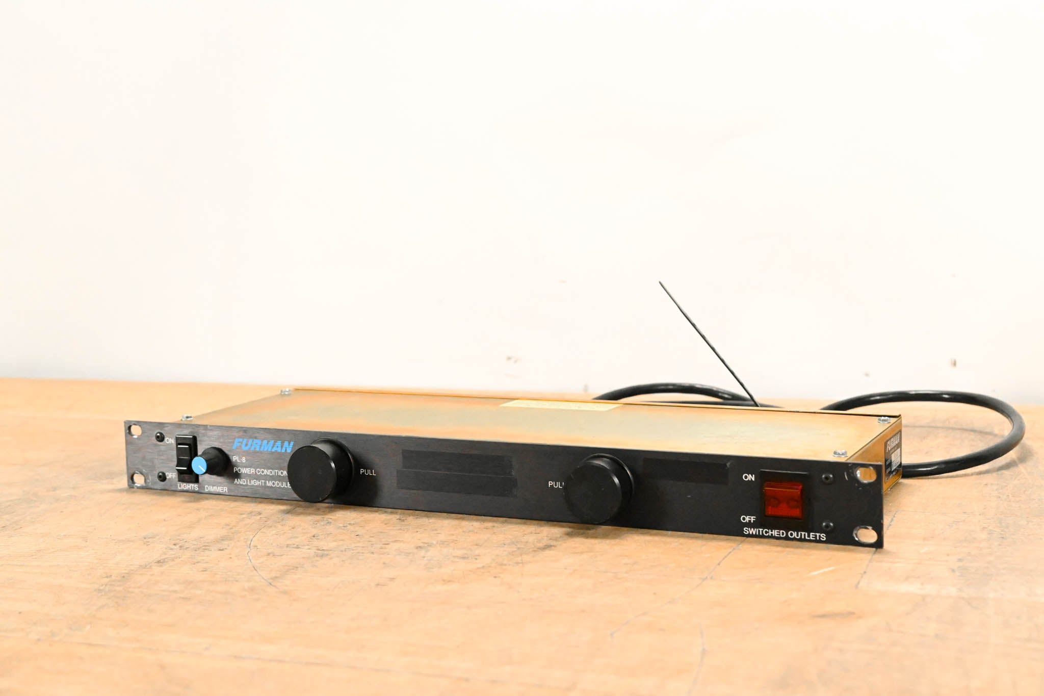 Furman PL-8 120V 15A Power Conditioner with Lights