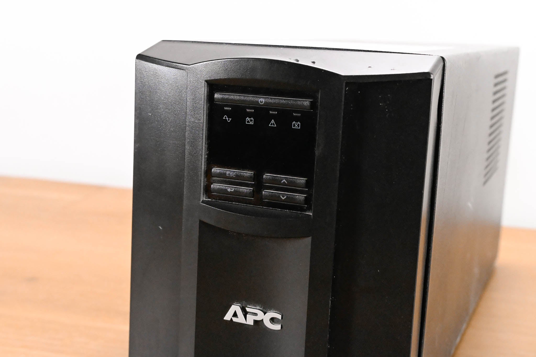APC SMT1500US Smart-UPS 1500VA / 1000W Tower UPS Battery Backup w/ LCD