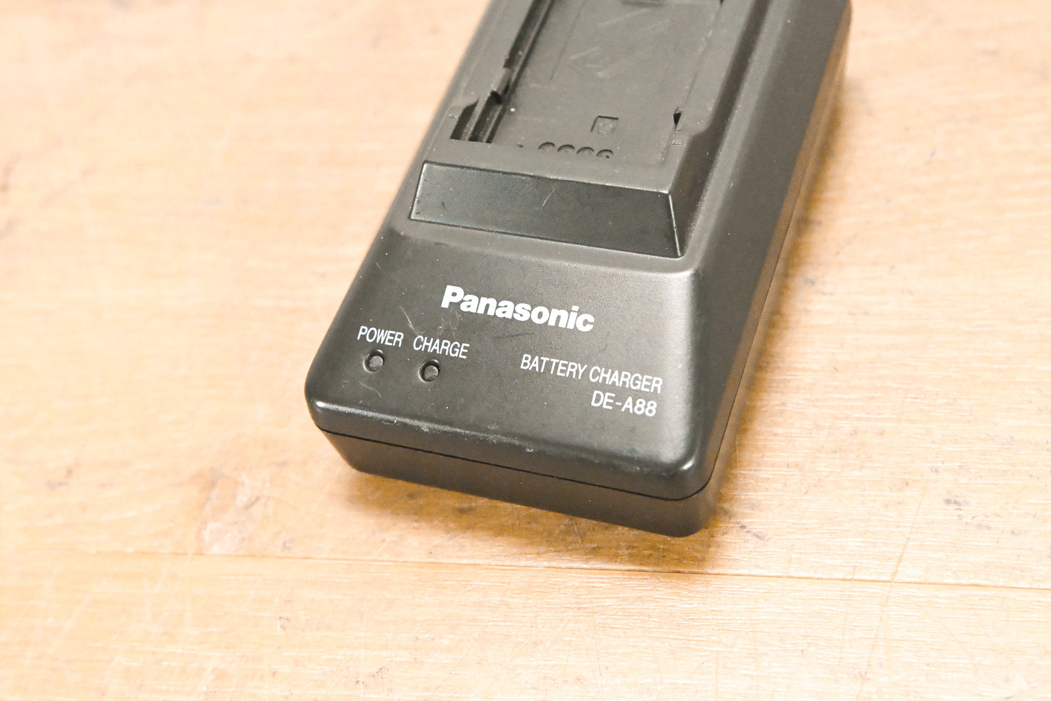 Panasonic DE-A88 Battery Charger (NO POWER SUPPLY)