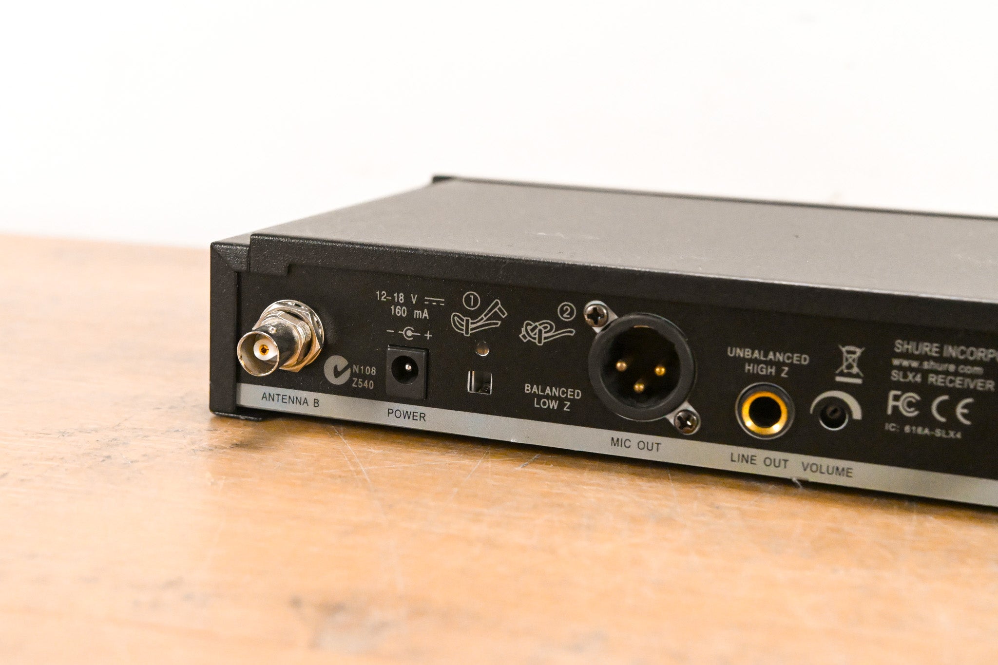 Shure SLX4 Wireless Receiver - R5 Band: 800-820 MHz (NO POWER SUPPLY)