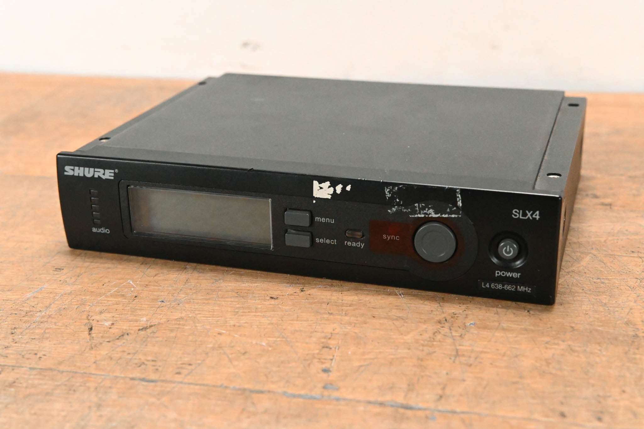 Shure SLX4 Wireless Receiver - L4 Band: 638-662 MHz (NO POWER SUPPLY)