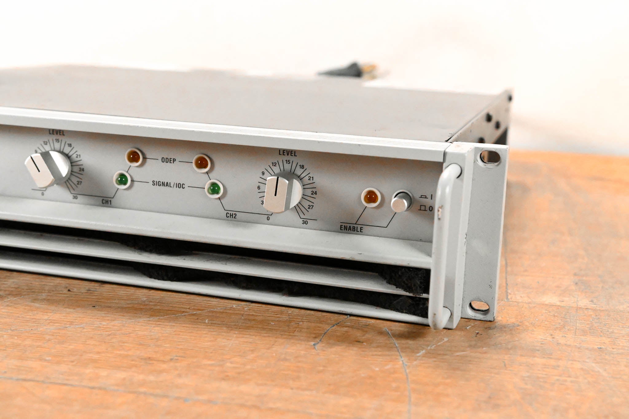 Crown Macro-Tech 2402 2-Channel Power Amplifier