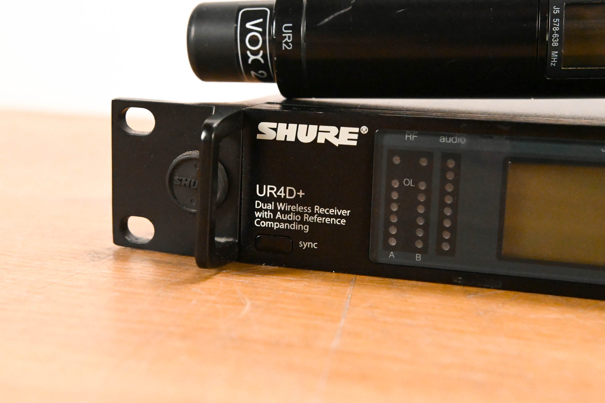Shure UR4D+ Dual Wireless Receiver with UR2/BETA58A Mic Pair - J5 Band
