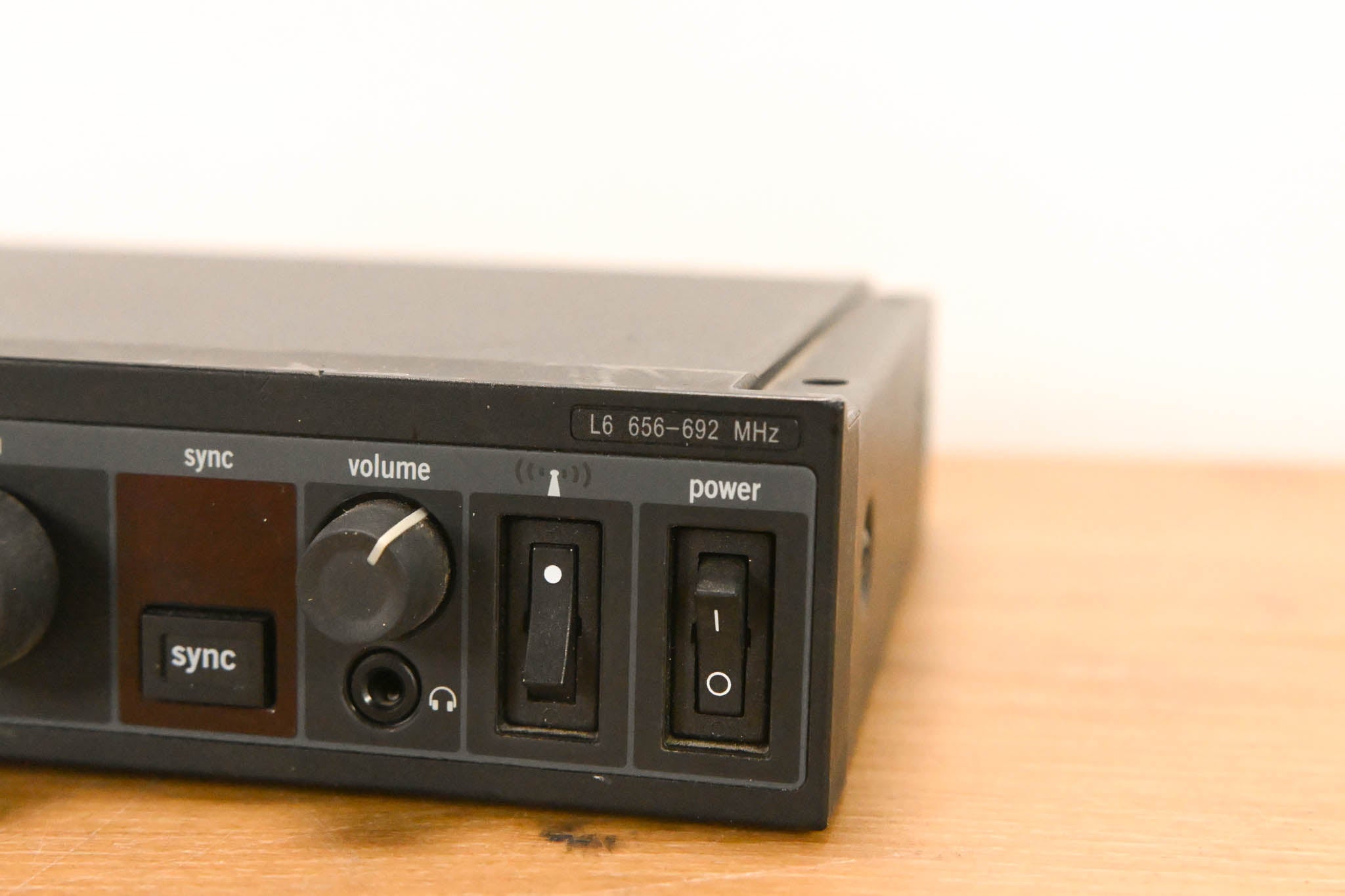 Shure PSM 900 Wireless IEM System L6 Band: 656-692 MHz (NO POWER SUPPLY)