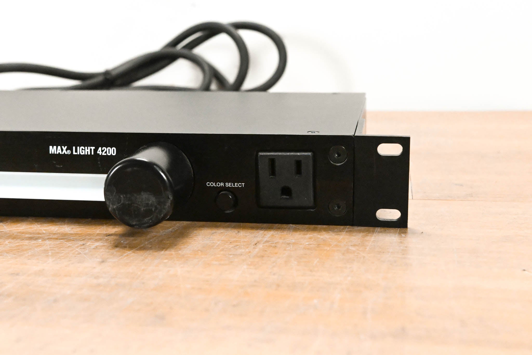 Panamax ML-4200 MAX LIGHT 4200 RacMax Rack Light with Surge Protector