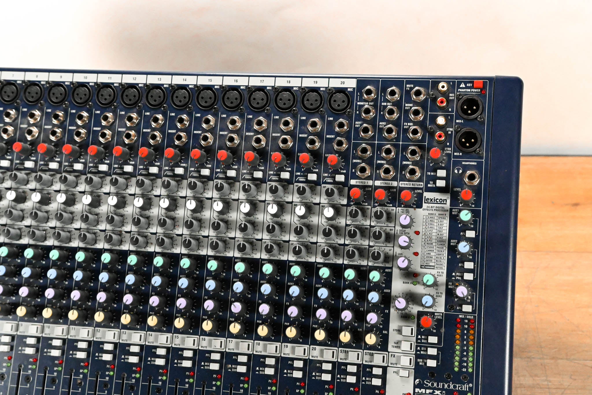 Soundcraft MFXi 20/2 20-Channel Analog Mixer with Effects