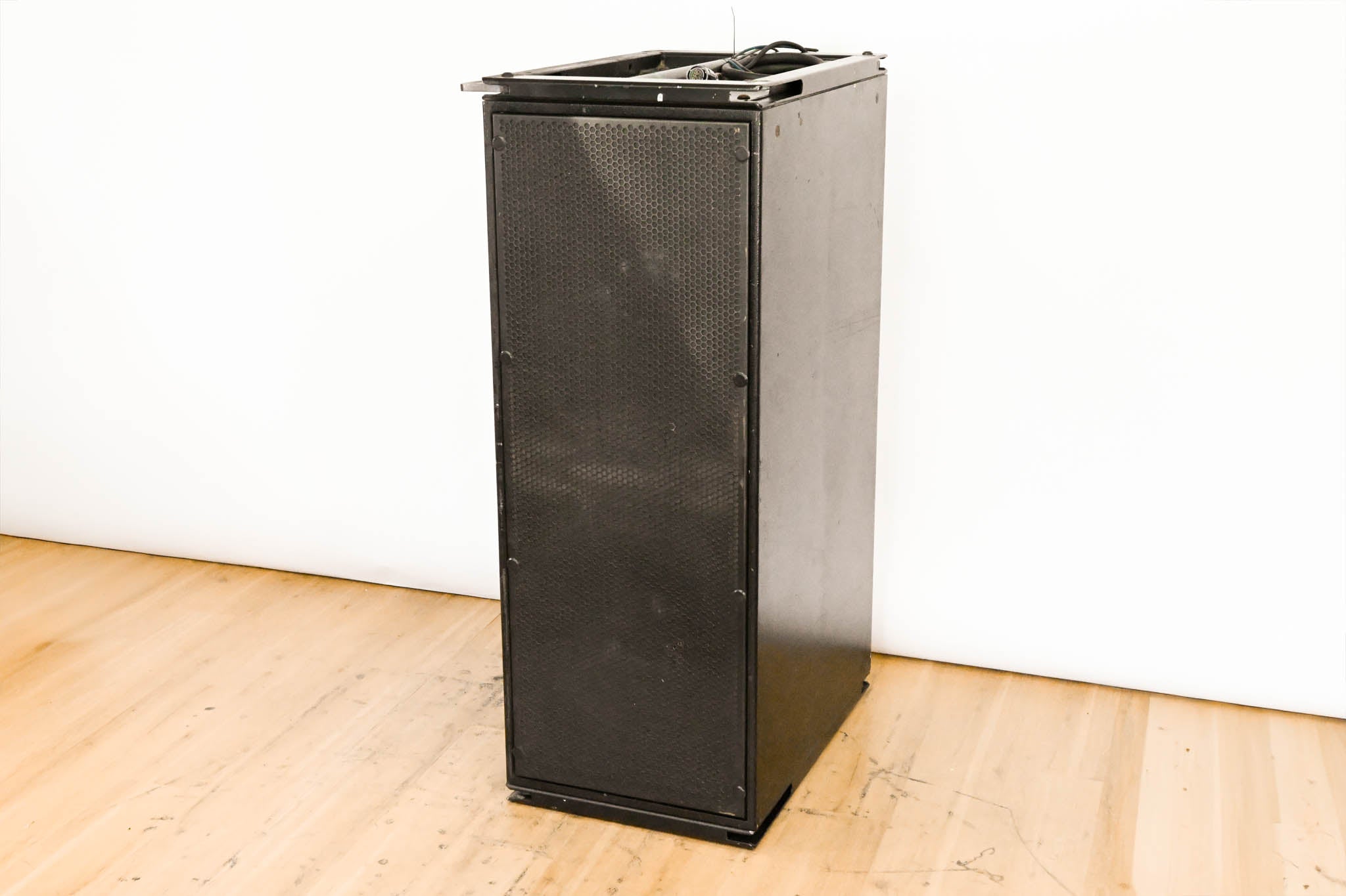 Meyer Sound M3D-SUB Active Directional Cardioid Subwoofer