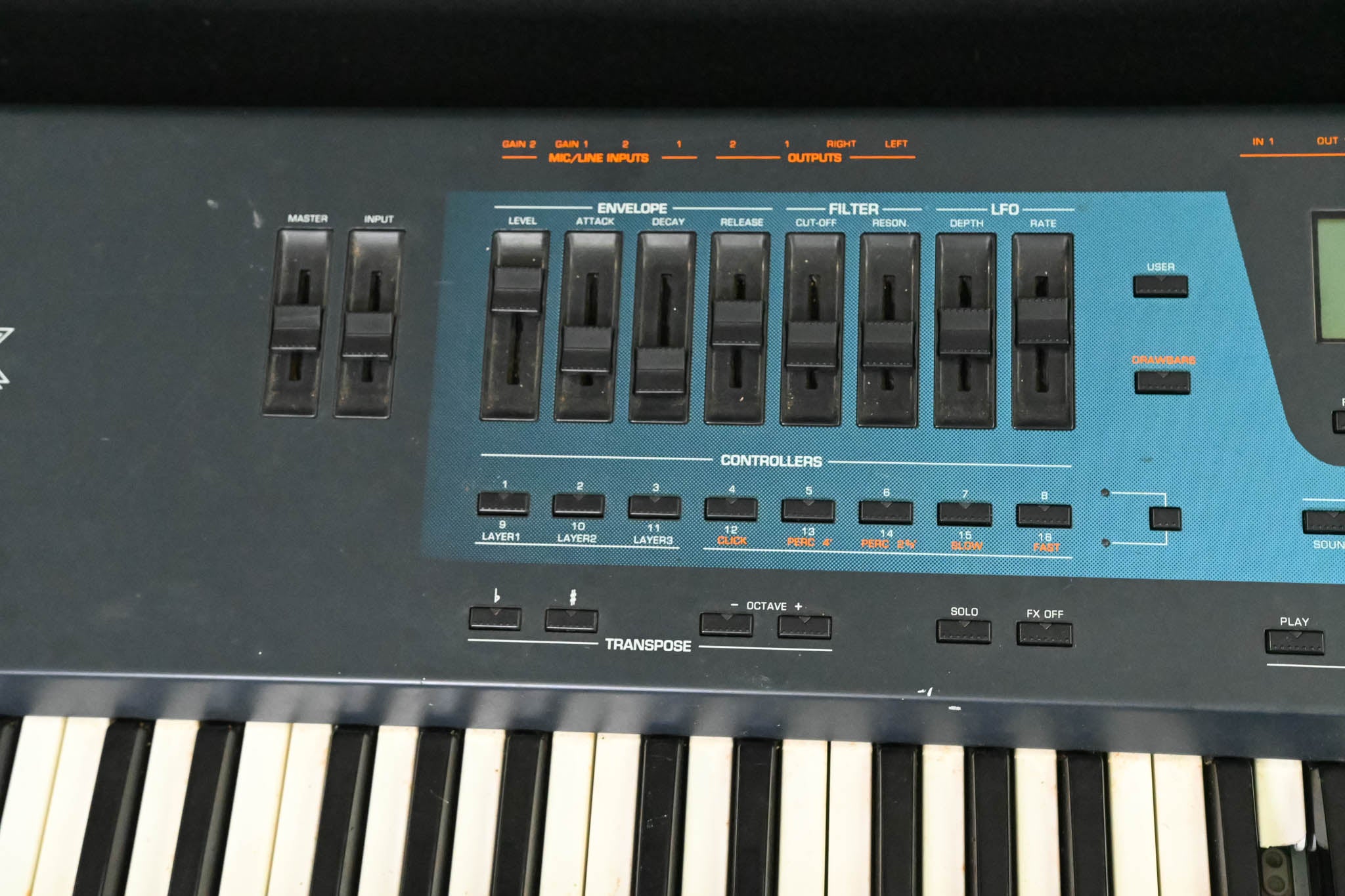 Generalmusic Equinox 76-Key Keyboard Workstation with Gator Case