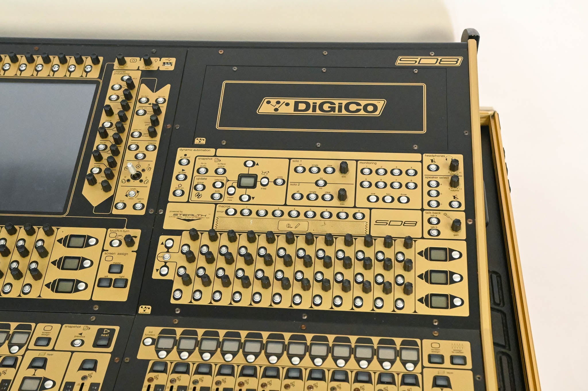 DiGiCo SD8 120-Channel Digital Mixing Console with Road Case