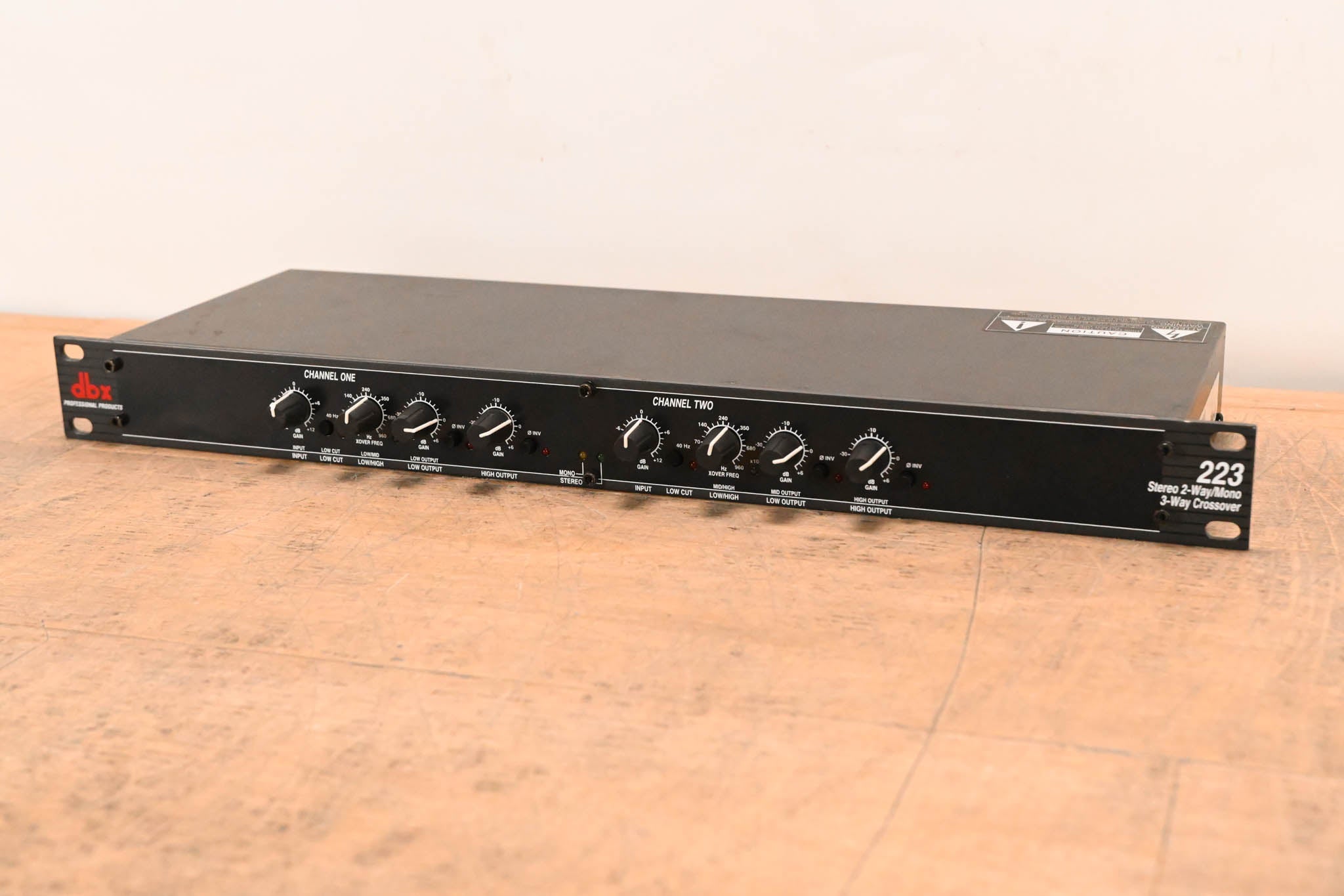 dbx 223 Stereo 2-Way / Mono 3-Way Crossover