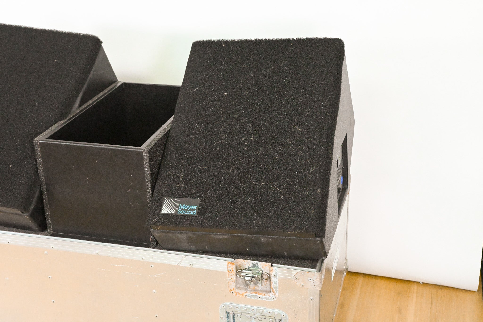 Meyer Sound UM-1P 12" Powered Stage Monitor Speaker (PAIR) w/ Road Case