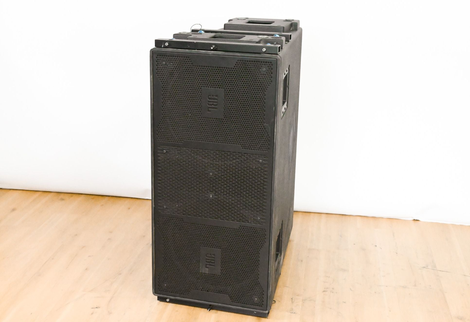 JBL VT4882DP Powered Dual 15" VerTec Line Array Subwoofer