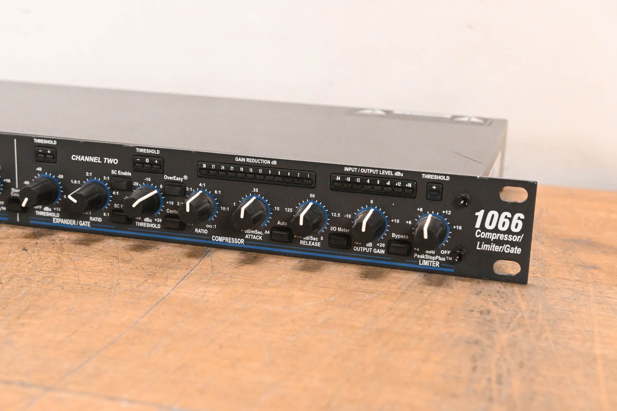 dbx 1066 2-Channel Compressor/Limiter/Gate