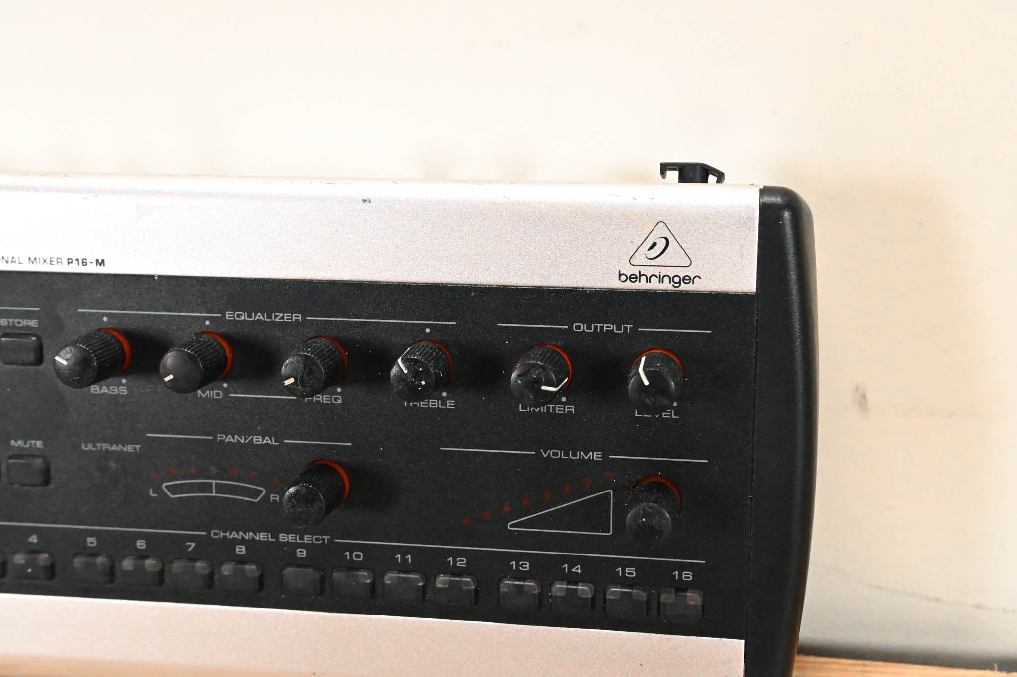 Behringer Powerplay P16-M 16-Channel Digital Personal Mixer