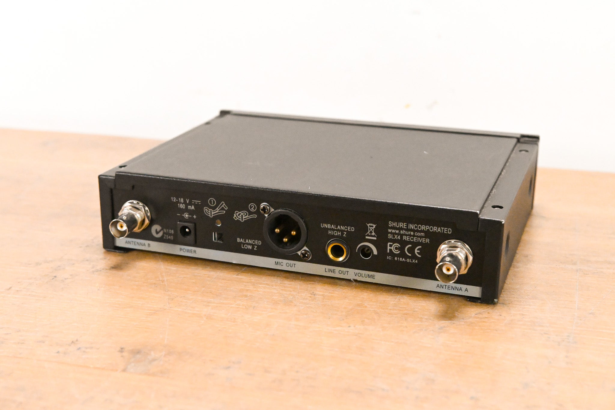 Shure SLX4 Wireless Receiver - R5 Band: 800-820 MHz (NO POWER SUPPLY)