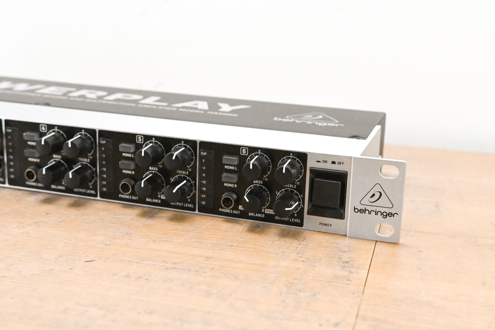 Behringer POWERPLAY HA6000 6-CH Headphone Mixing/Distribution Amplifier