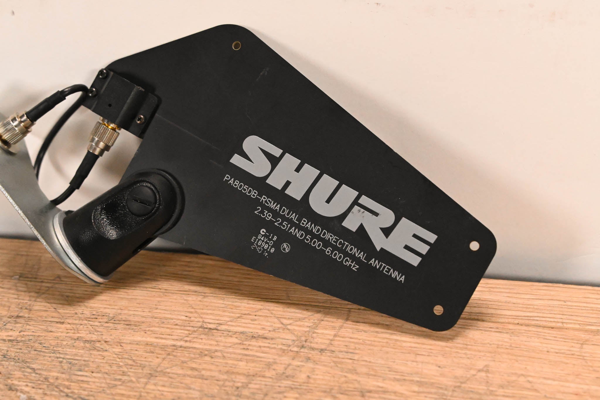 Shure PA805DB-RSMA Dual Band Passive Directional Antenna