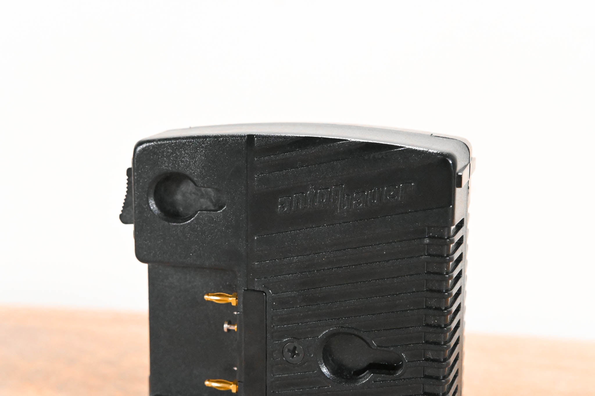 Anton Bauer Tandem-70 On-Camera AC Power/Charger