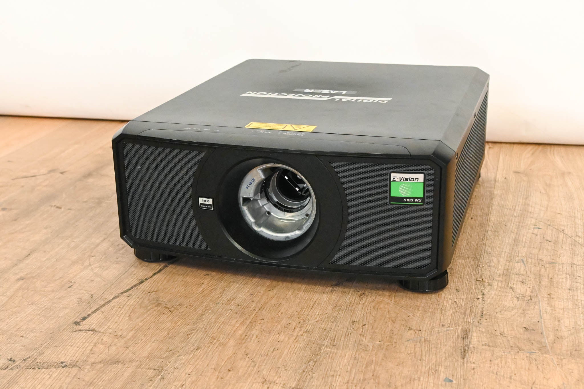 Digital Projection E-Vision 9100 WU WUXGA Large Venue DLP Projector